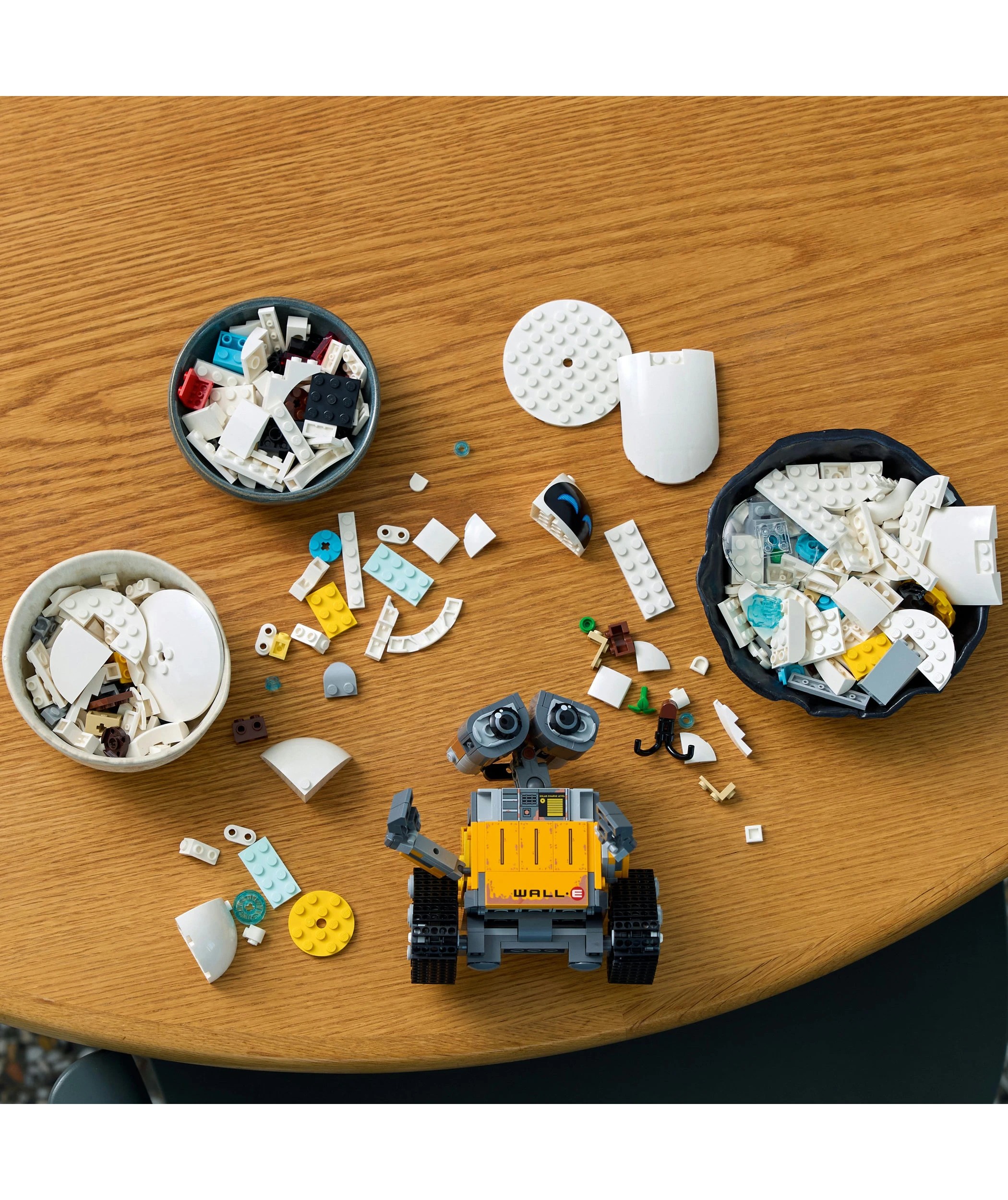 8 LEGO Disney Pixar WALL-E and EVE 43279, 8 of 10