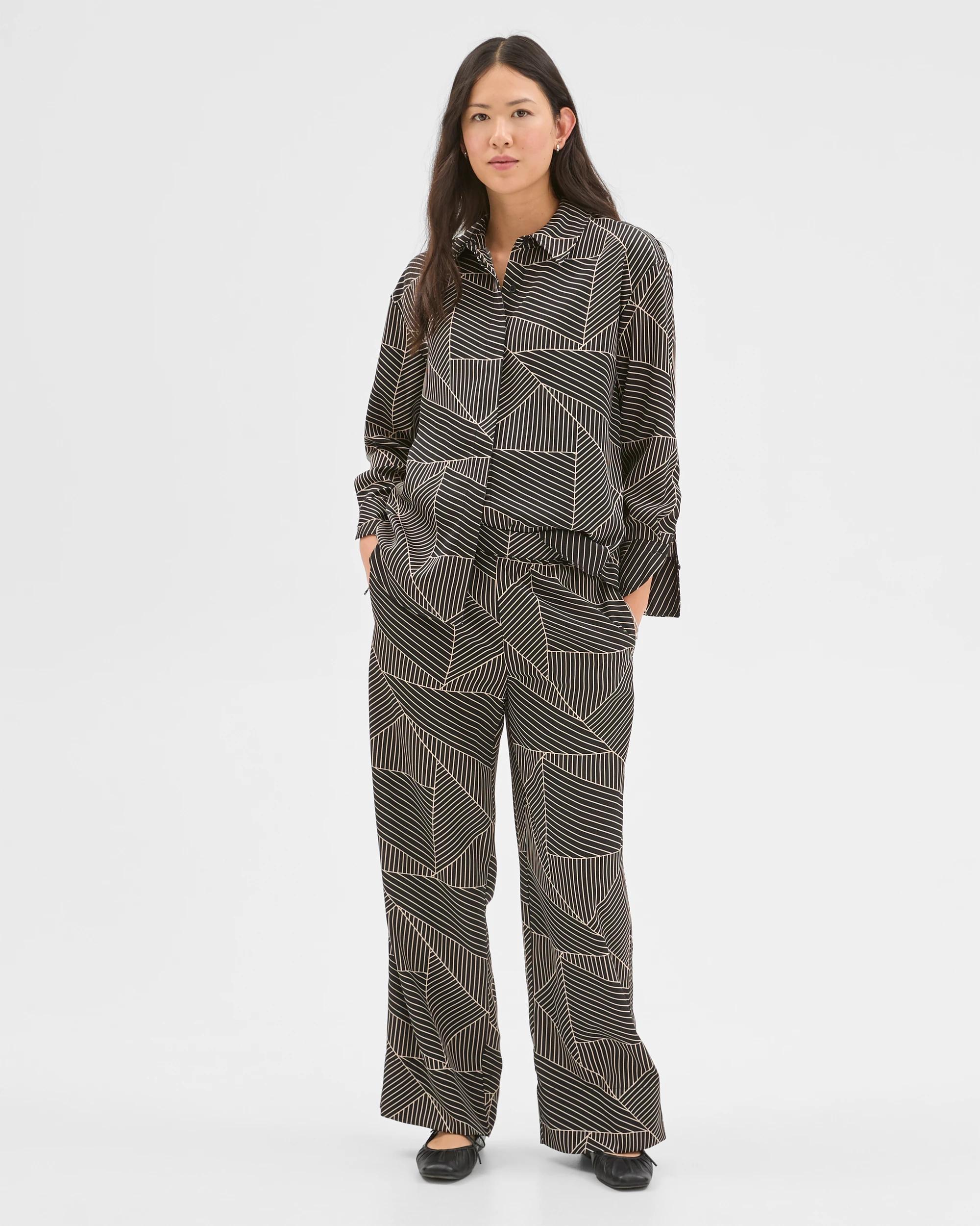 1 Preview Flat Front Wide Leg Pants BLACK SPLICED GEO, 1 of 6