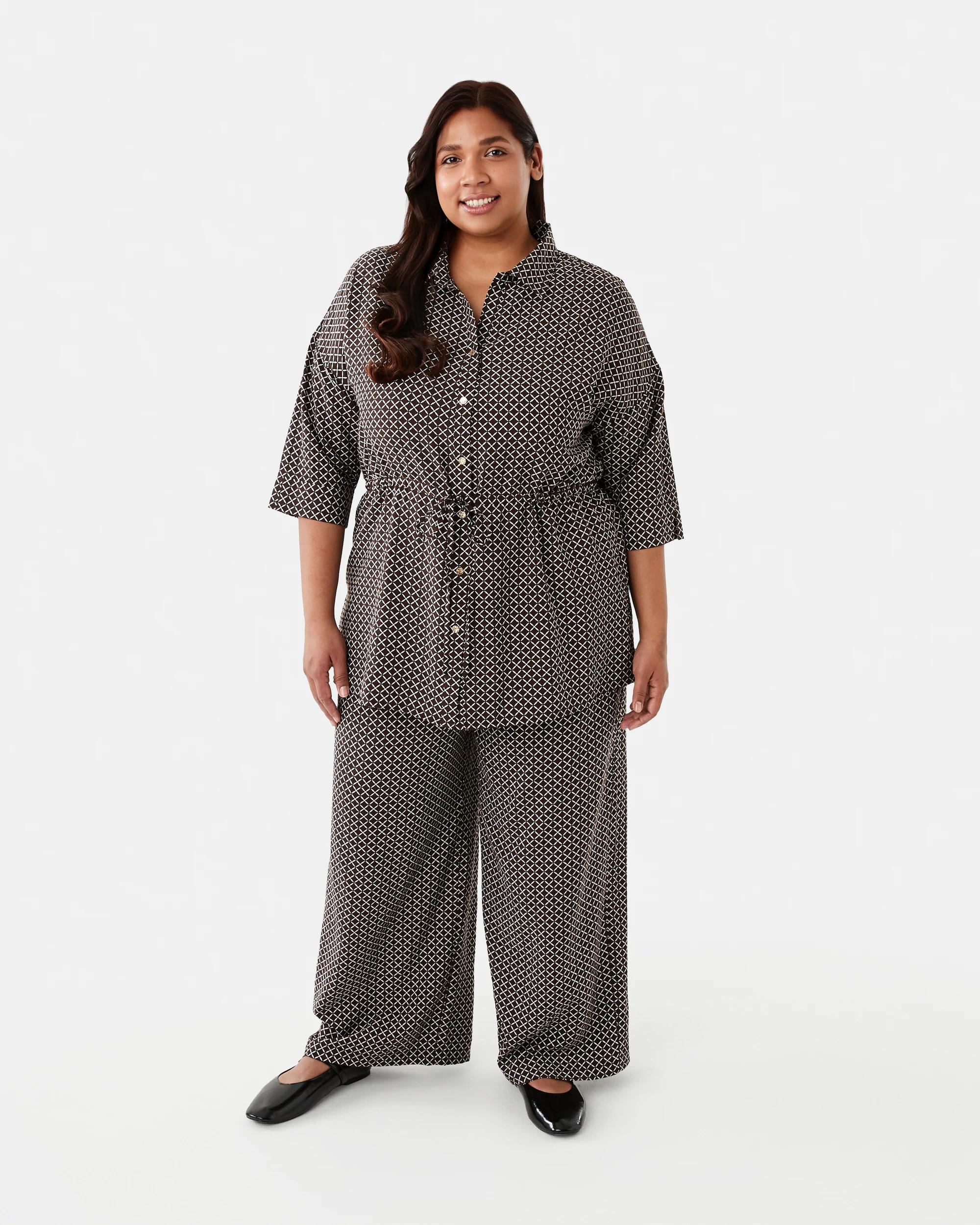 6 Curve Comfort Print Pants Mono Tile, 6 of 6