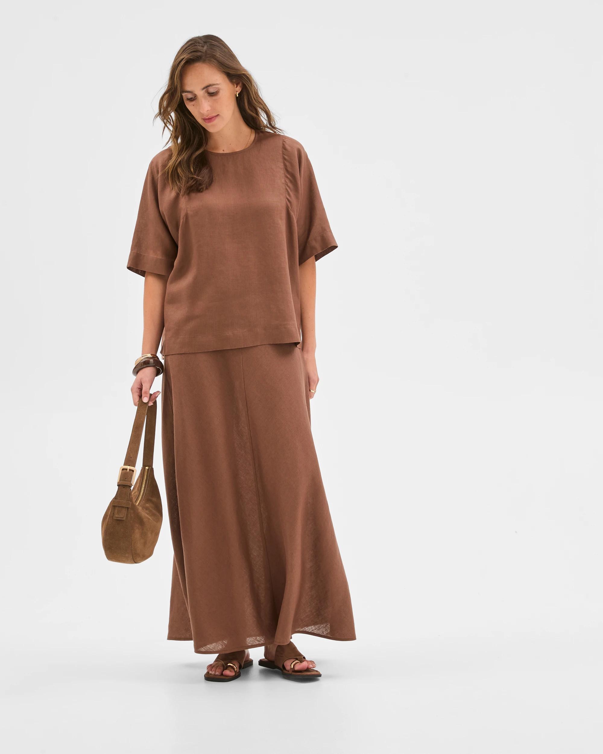 1 Target Woman European Linen Seamed T-Shirt WARM BROWN, 1 of 5