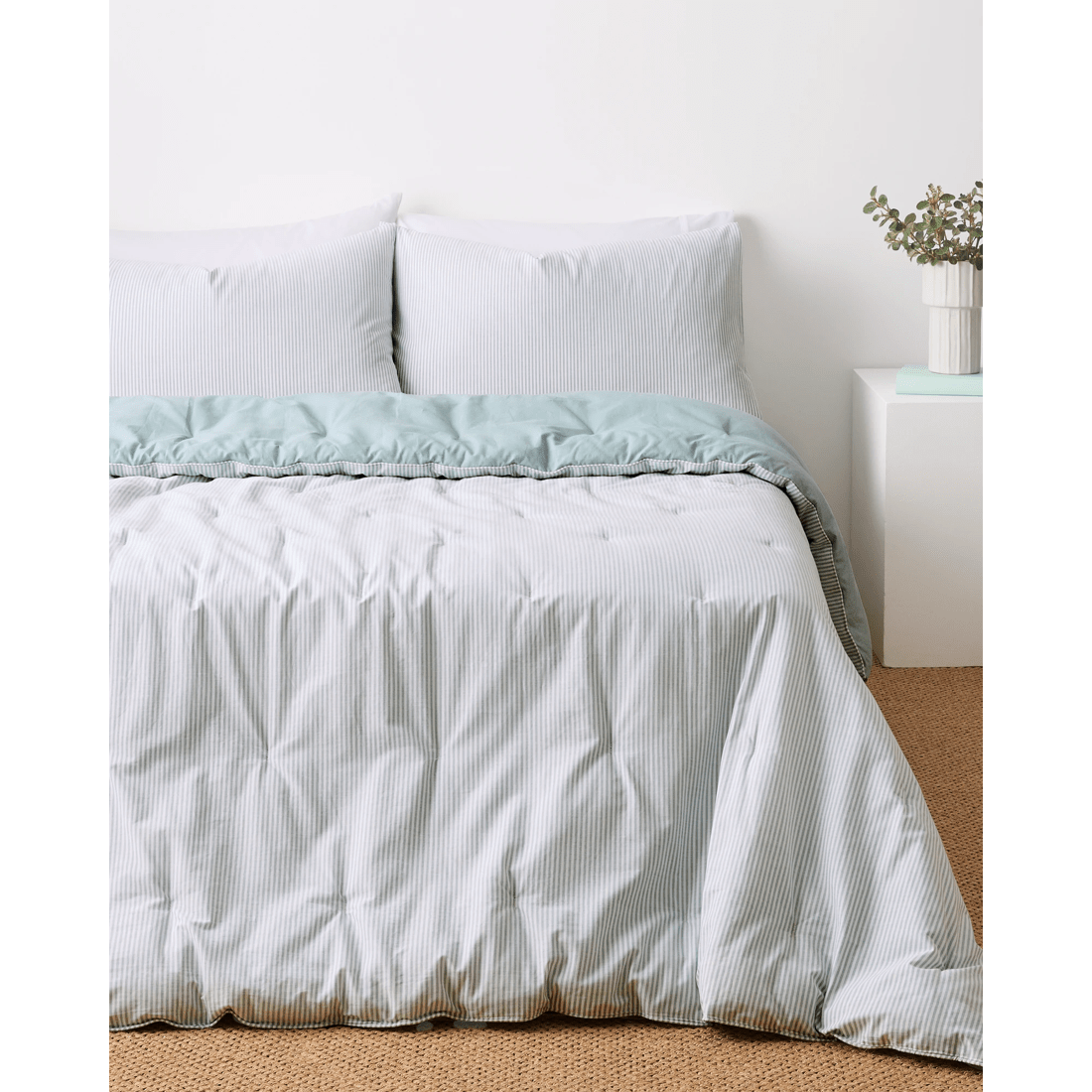 1 Target Hampton Stripe Comforter Set
 - Queen Bed
 - Green, 1 of 3