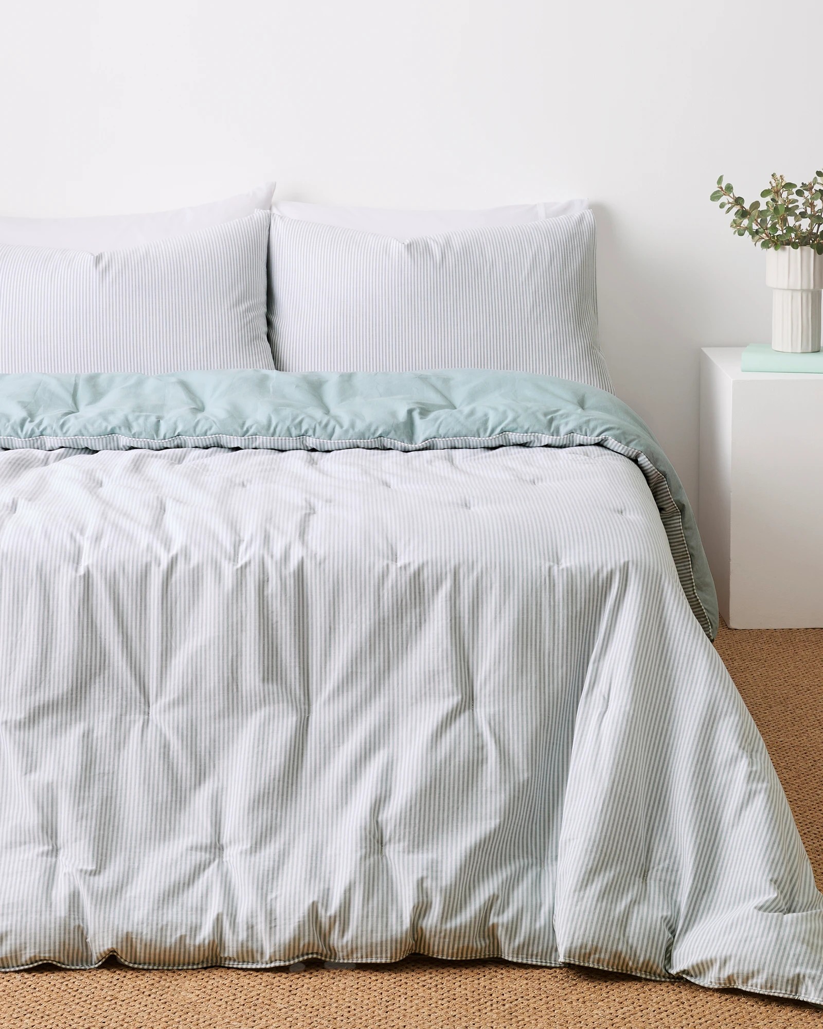 1 Target Hampton Stripe Comforter Set
 - Queen Bed
 - Green, 1 of 3