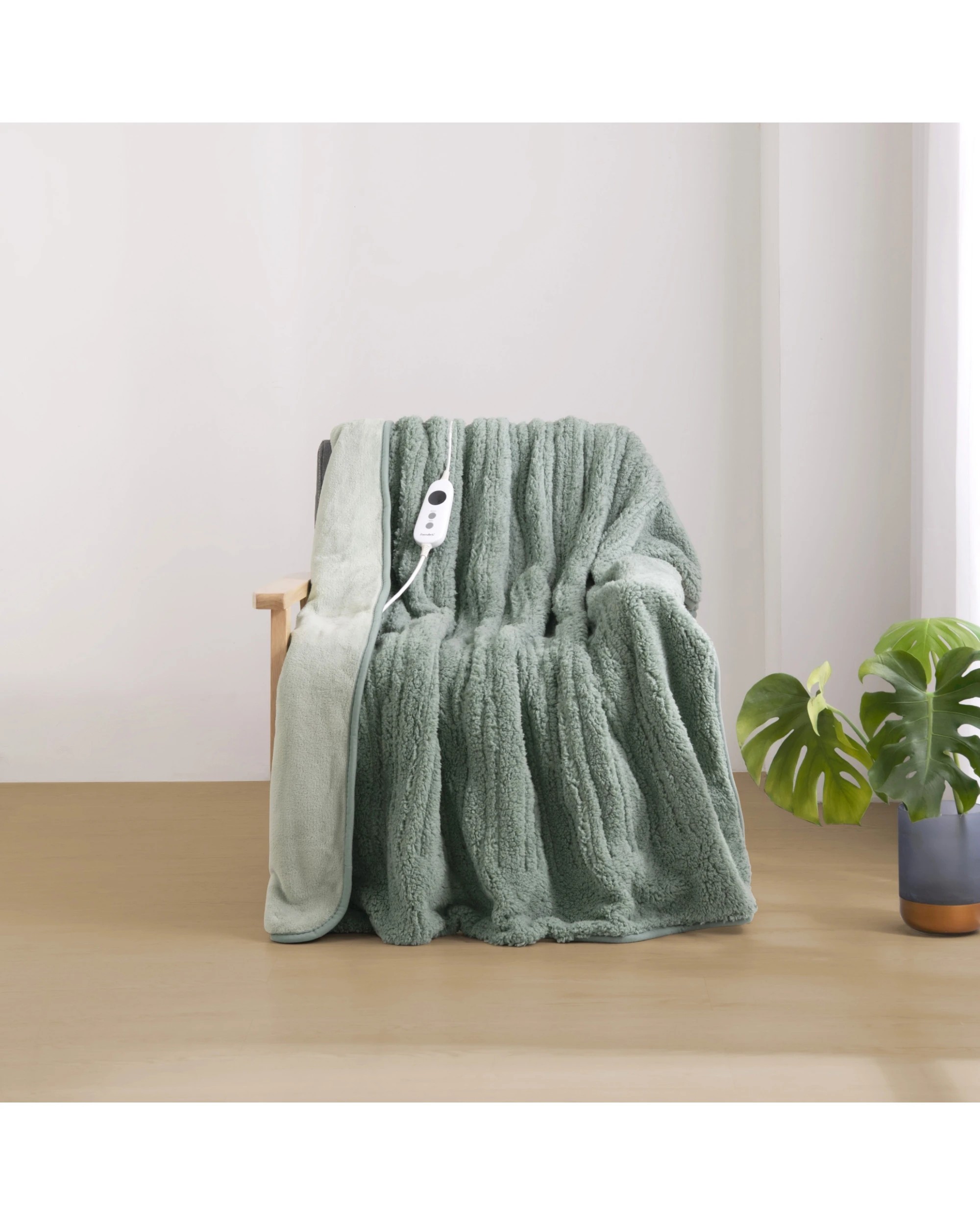 1 Dreamaker Eve Reversible Sherpa & Coral Fleece Heated Throw 130x160cm - Olive, 1 of 8