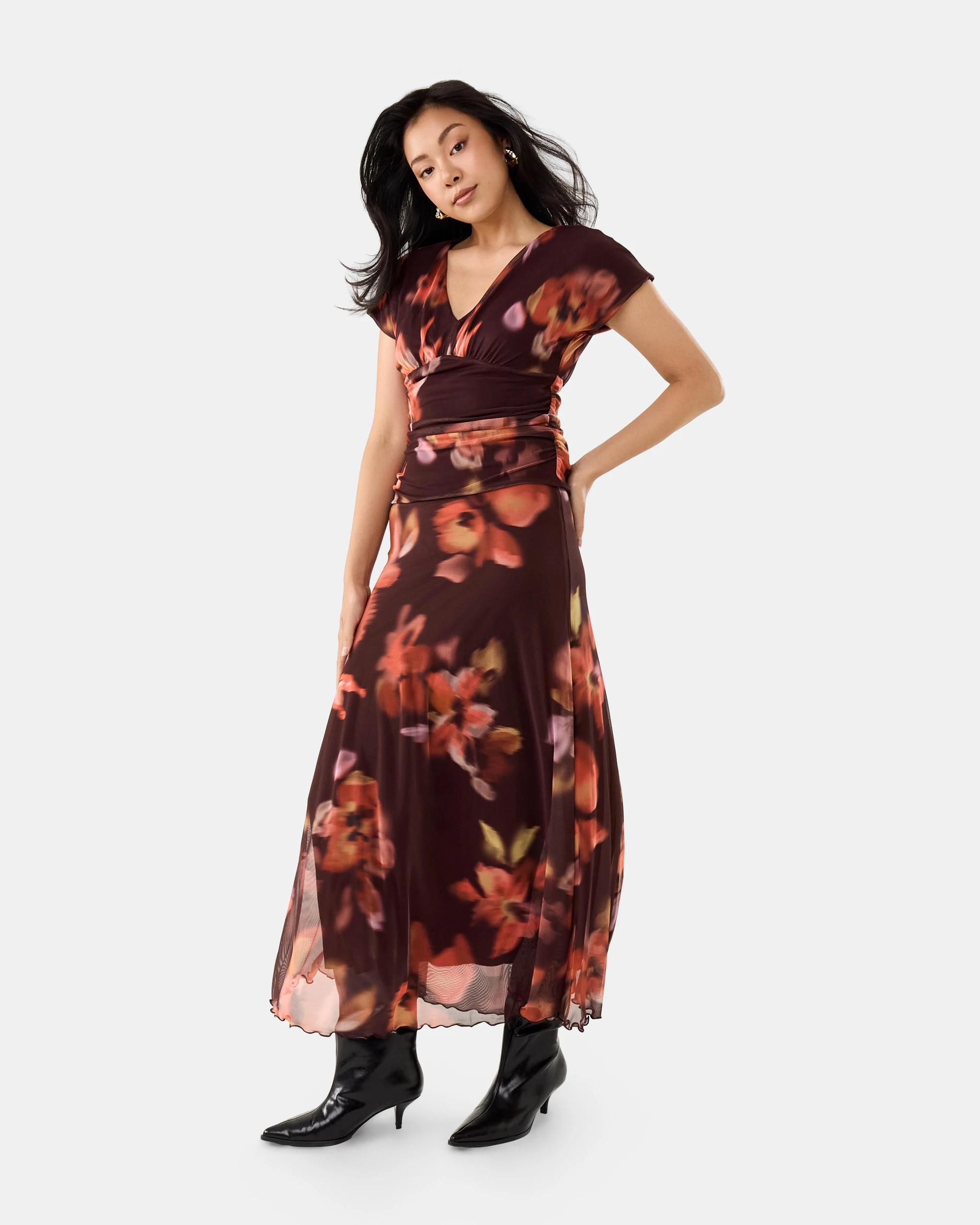3 Short Sleeve Mesh V-Neck Top Hazy Flora, 3 of 7