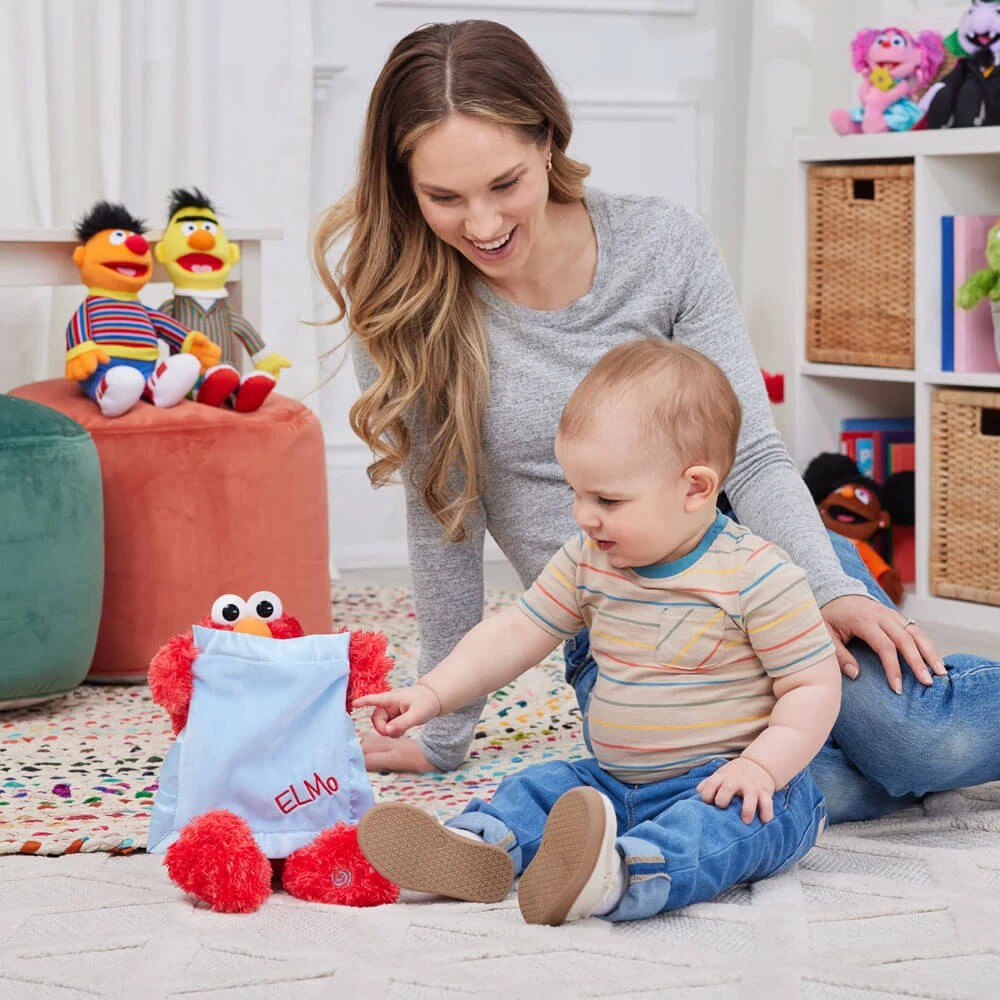 5 Sesame Street - Animated Peek-a-Boo Elmo - Nursery Interactive Toy, 18 months+ - Red, 5 of 5