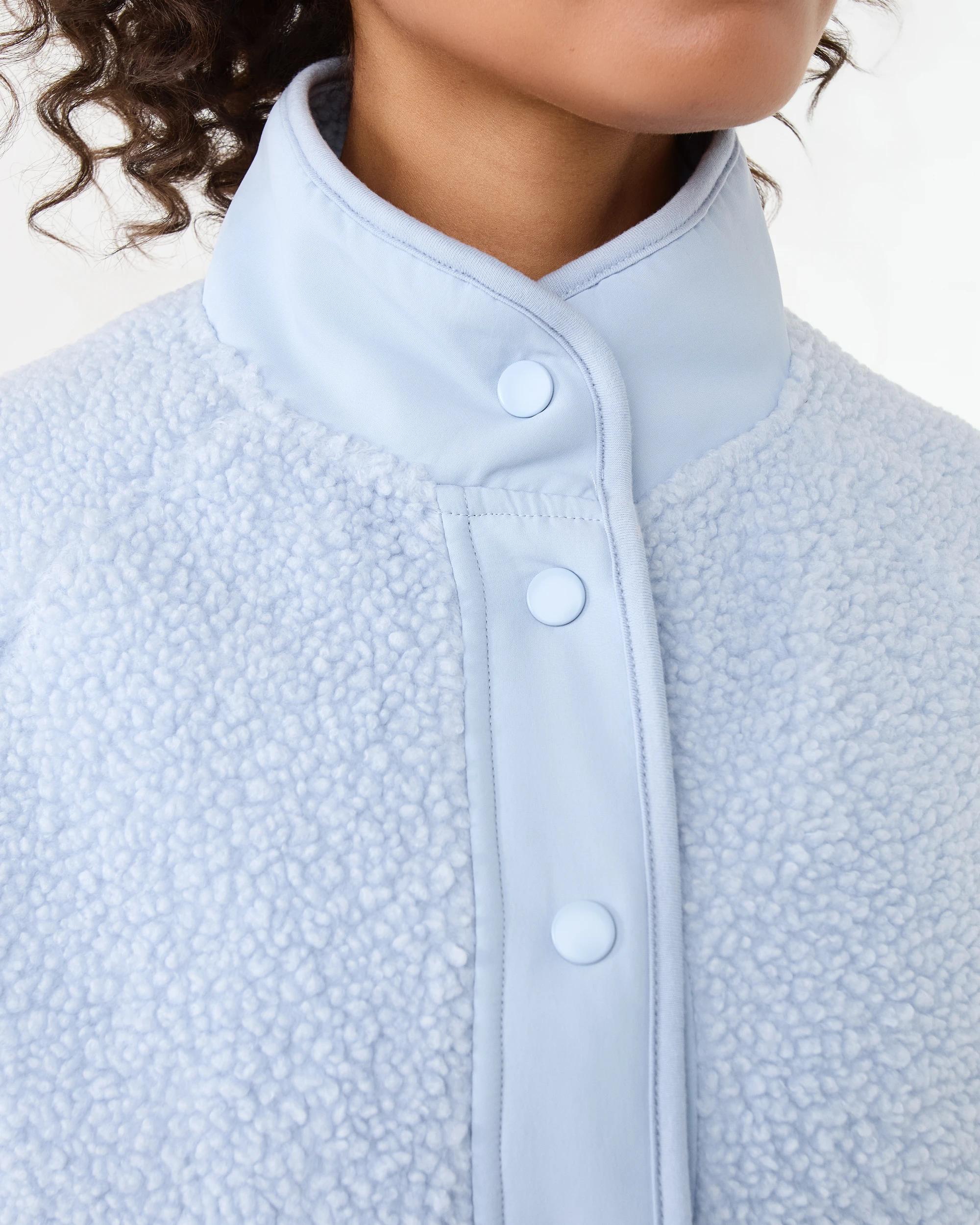 8 Active Womens Contrast Sherpa Quilted Jacket Seashell, 8 of 9