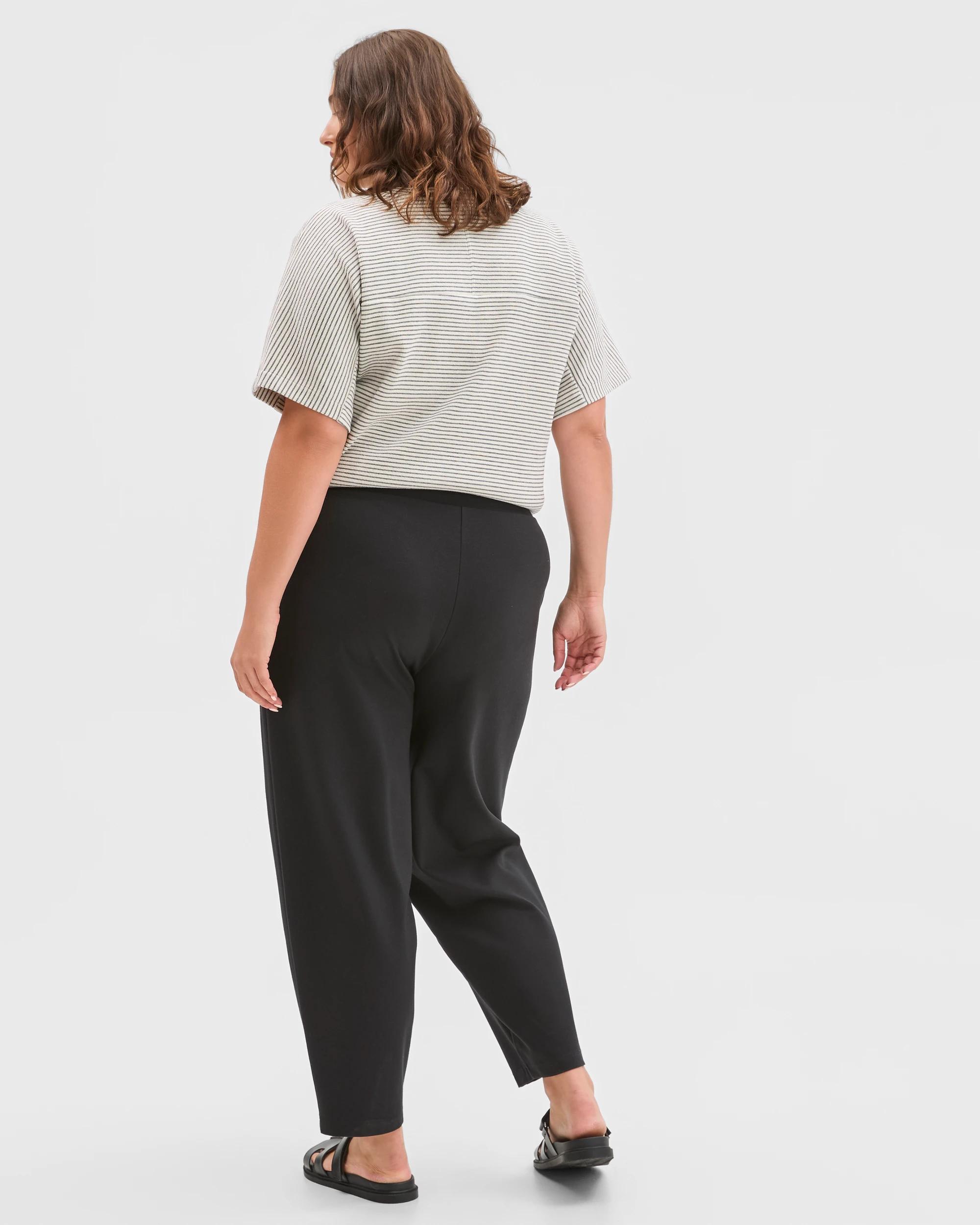 4 Target Curve Plus Size Ponte Ankle Length Barrel Leg Pants BLACK, 4 of 6
