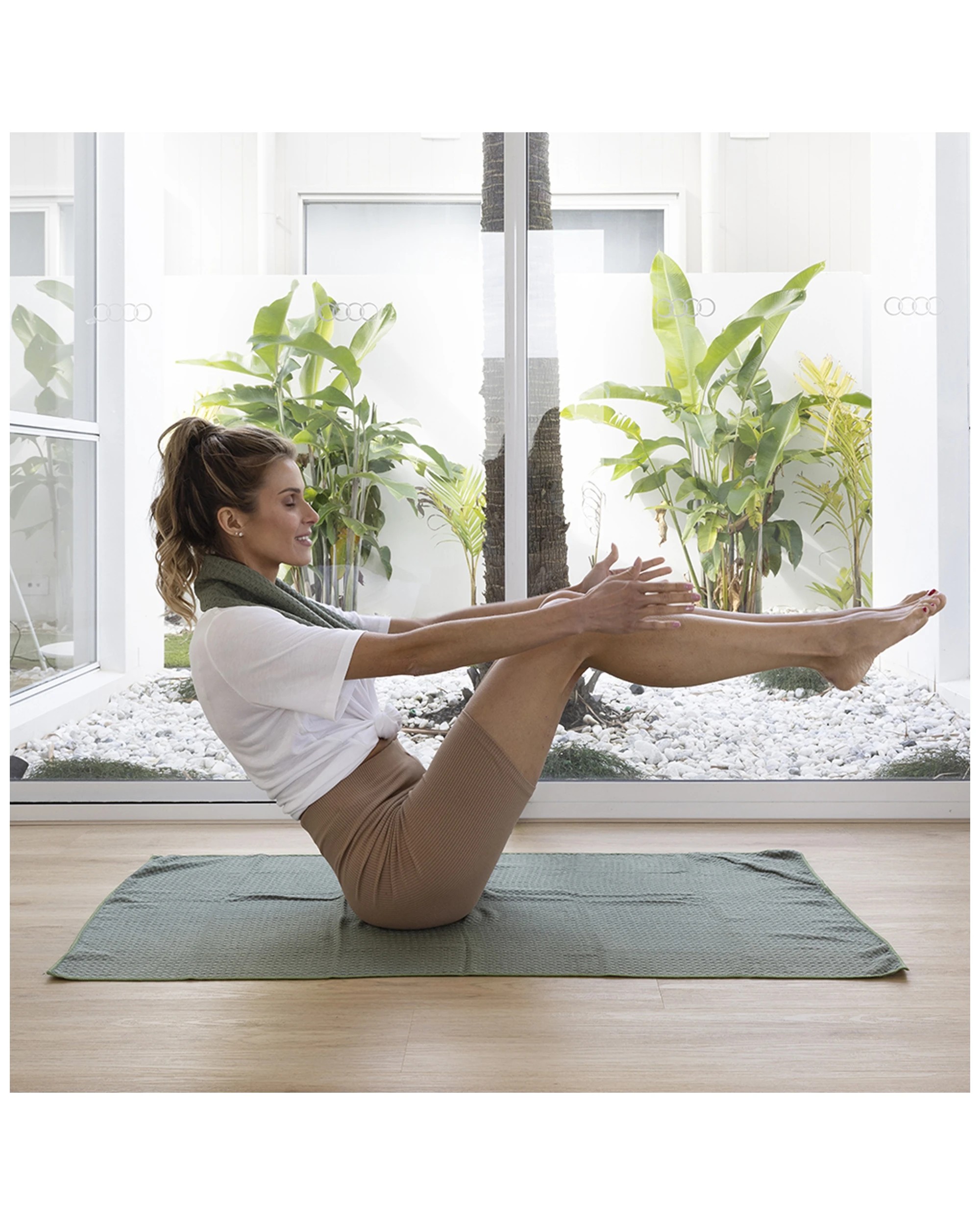 3 BAMBURY Matrix Gym Towel 2 Pack Large Microfibre Quick Dry Zip Pocket 60 x 120cm - Green, 3 of 3