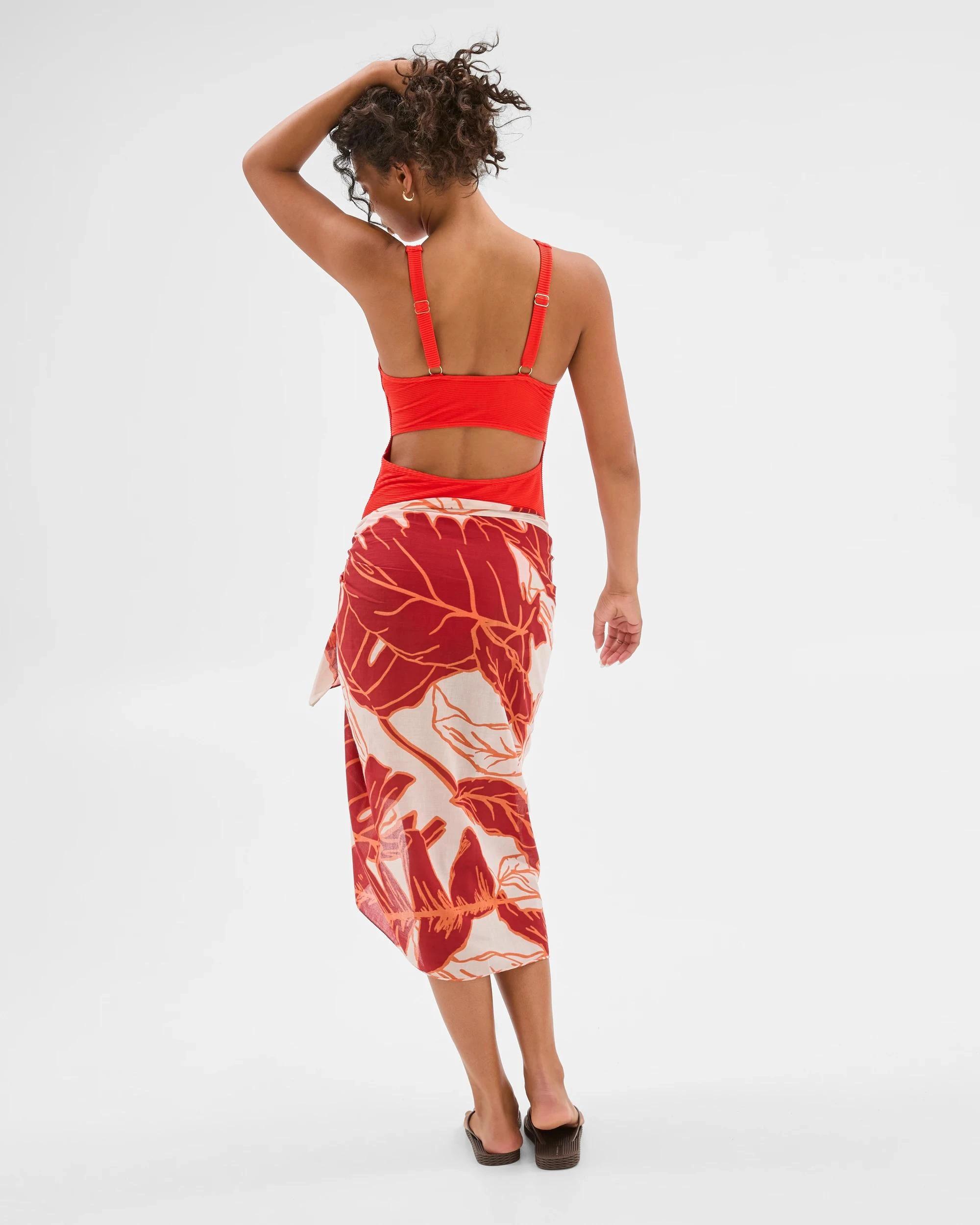 3 Target Beach Sarong with Bag RED BANANA LEAF, 3 of 6