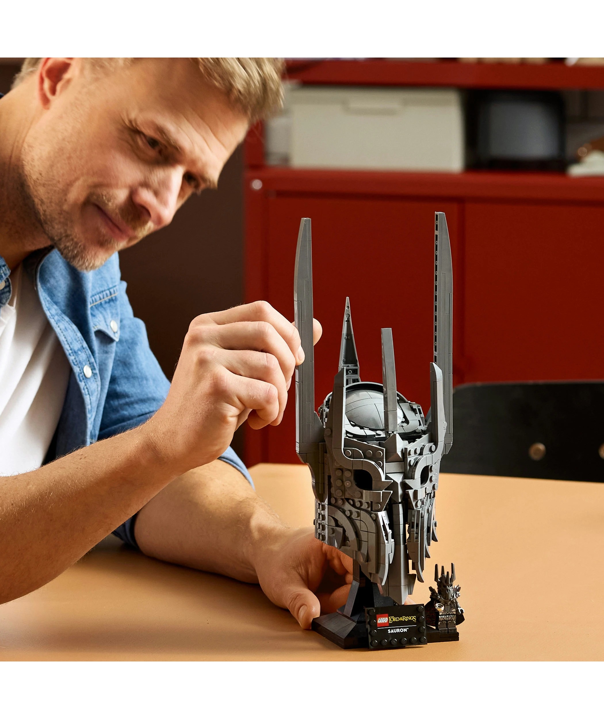 9 LEGO Icons The Lord of the Rings: Sauron's Helmet 11373, 9 of 10