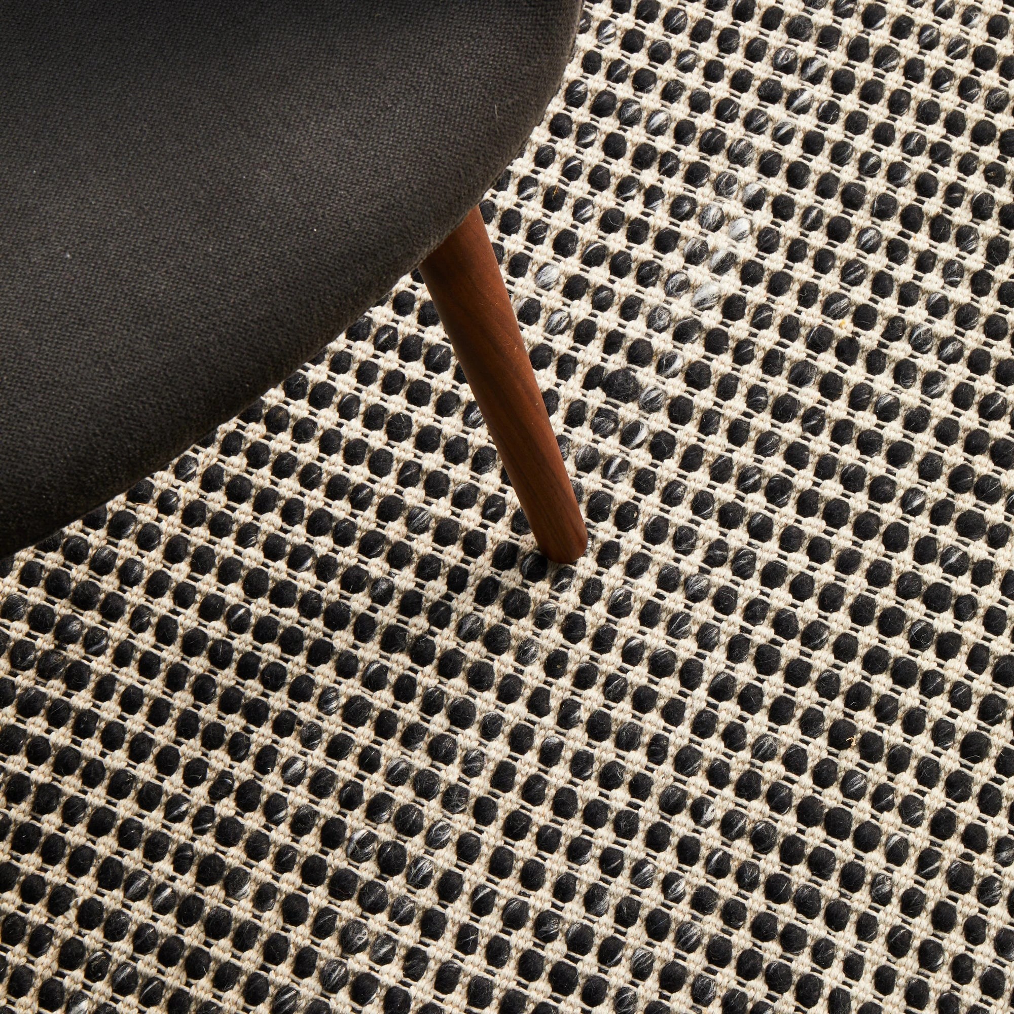 8 Common Ground Rugs Nordica 300 225x155cm - Black, 8 of 9