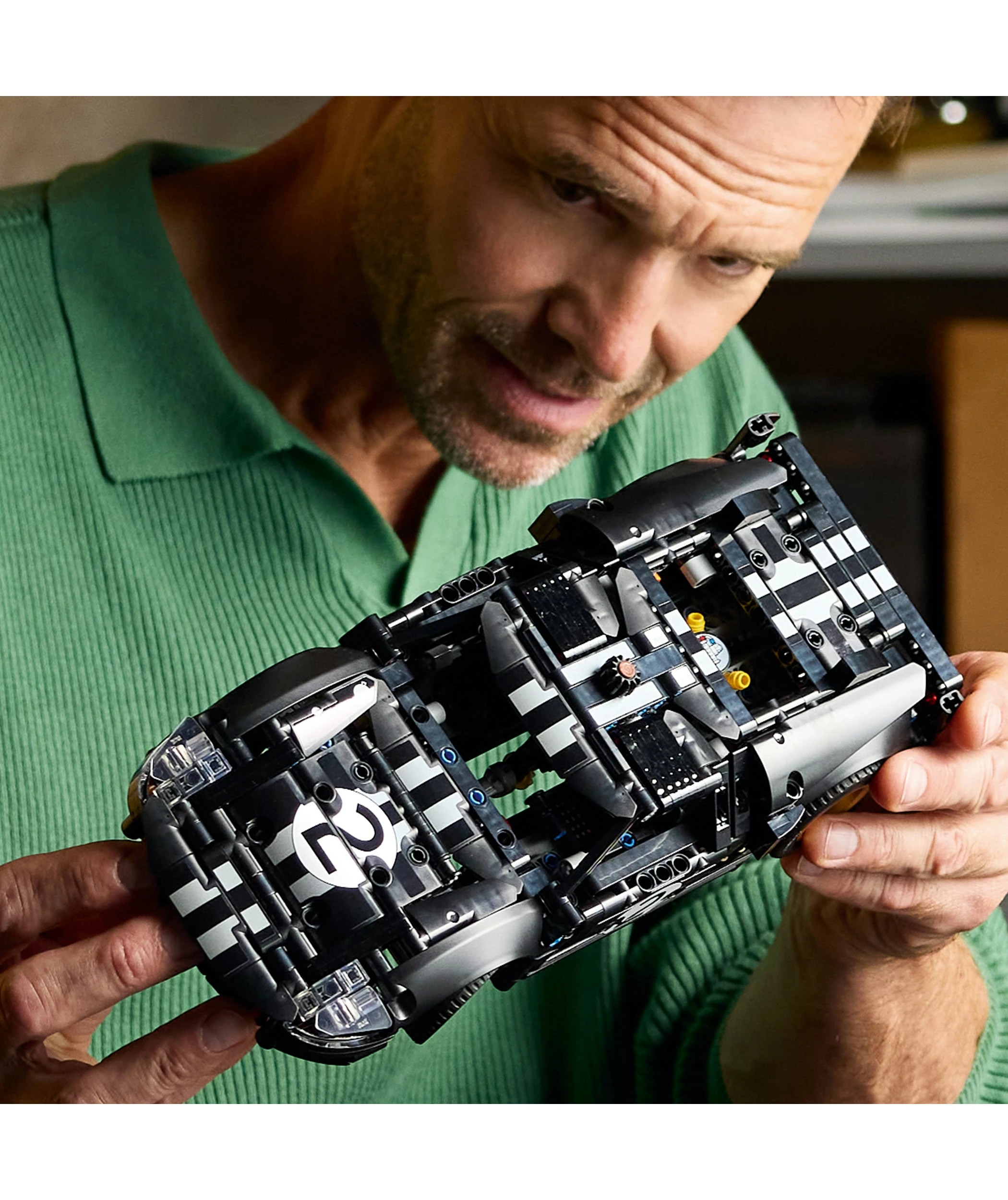 9 LEGO Technic 1966 Ford GT40 MKII Race Car 42223, 9 of 10