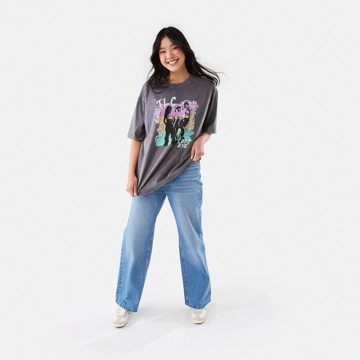 2 TLC License Short Sleeve Oversized T-shirt TLC LIGHT GREY WASH, 2 of 9