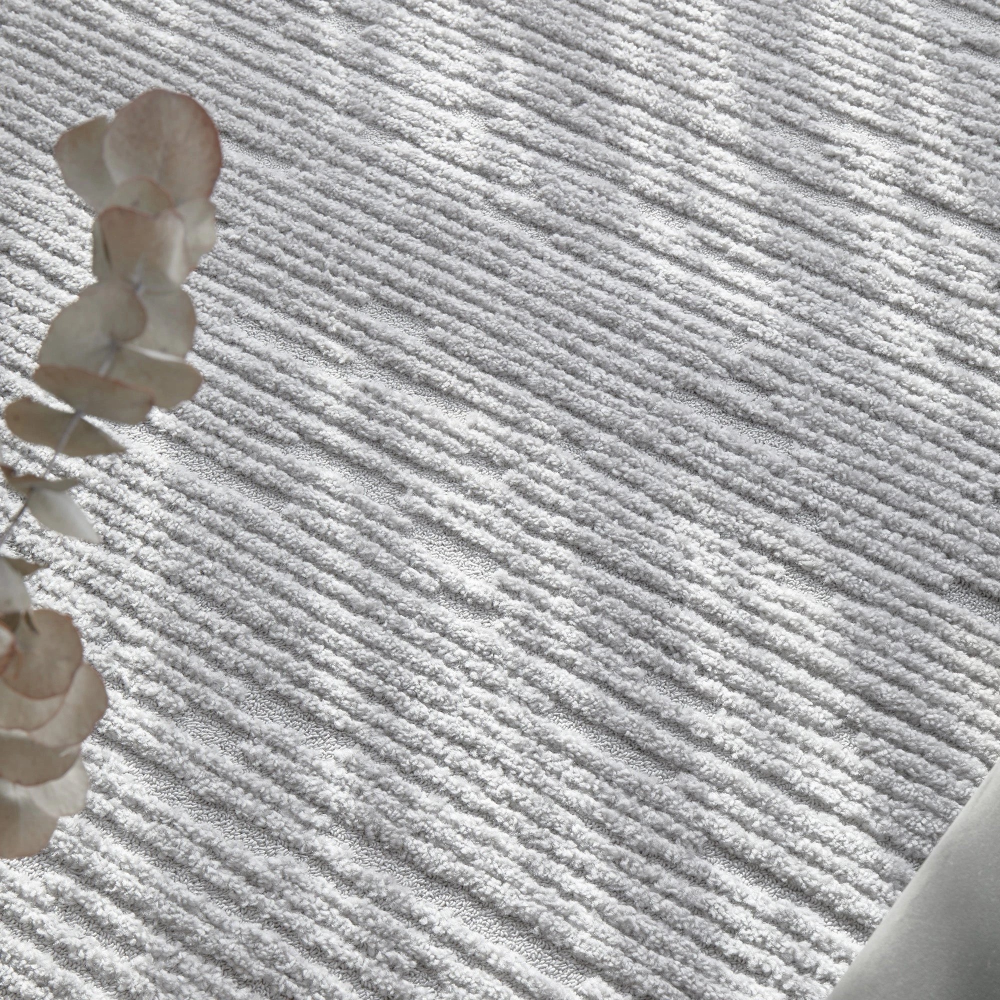 3 Common Ground Rugs Safflower 44 400x300cm - Silver, 3 of 7