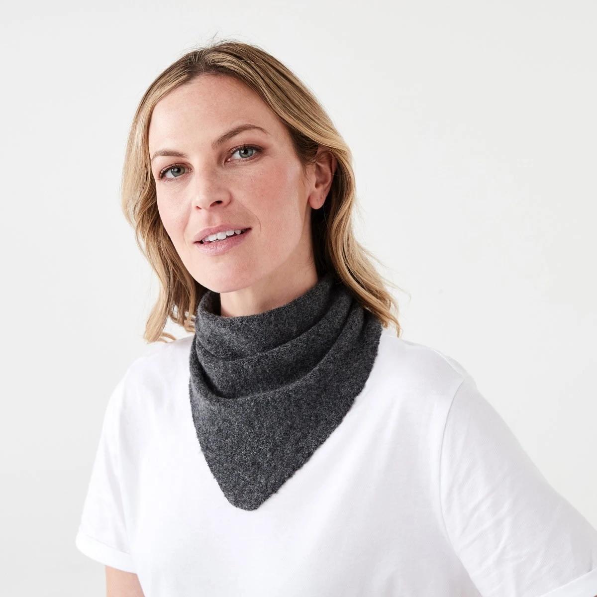 6 Triangle Scarf Gry Chmrle, 6 of 7