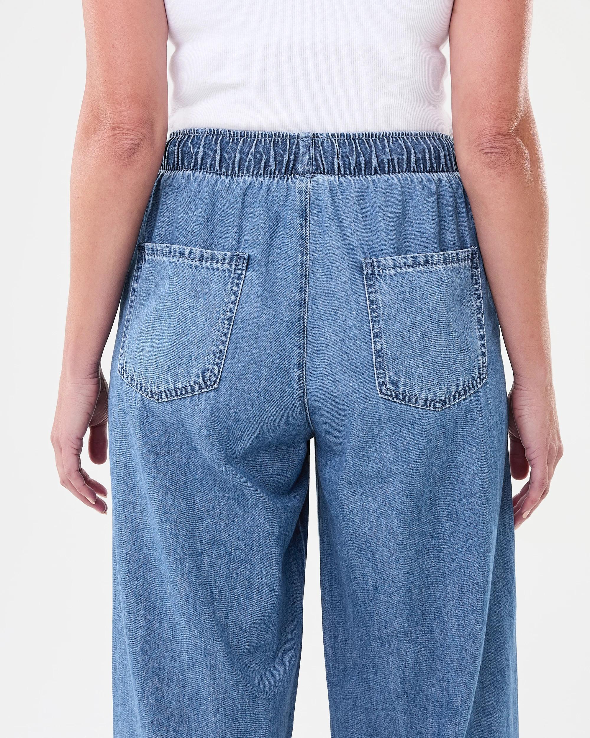 8 Comfort Wide Leg Jeans Mid Wash, 8 of 9