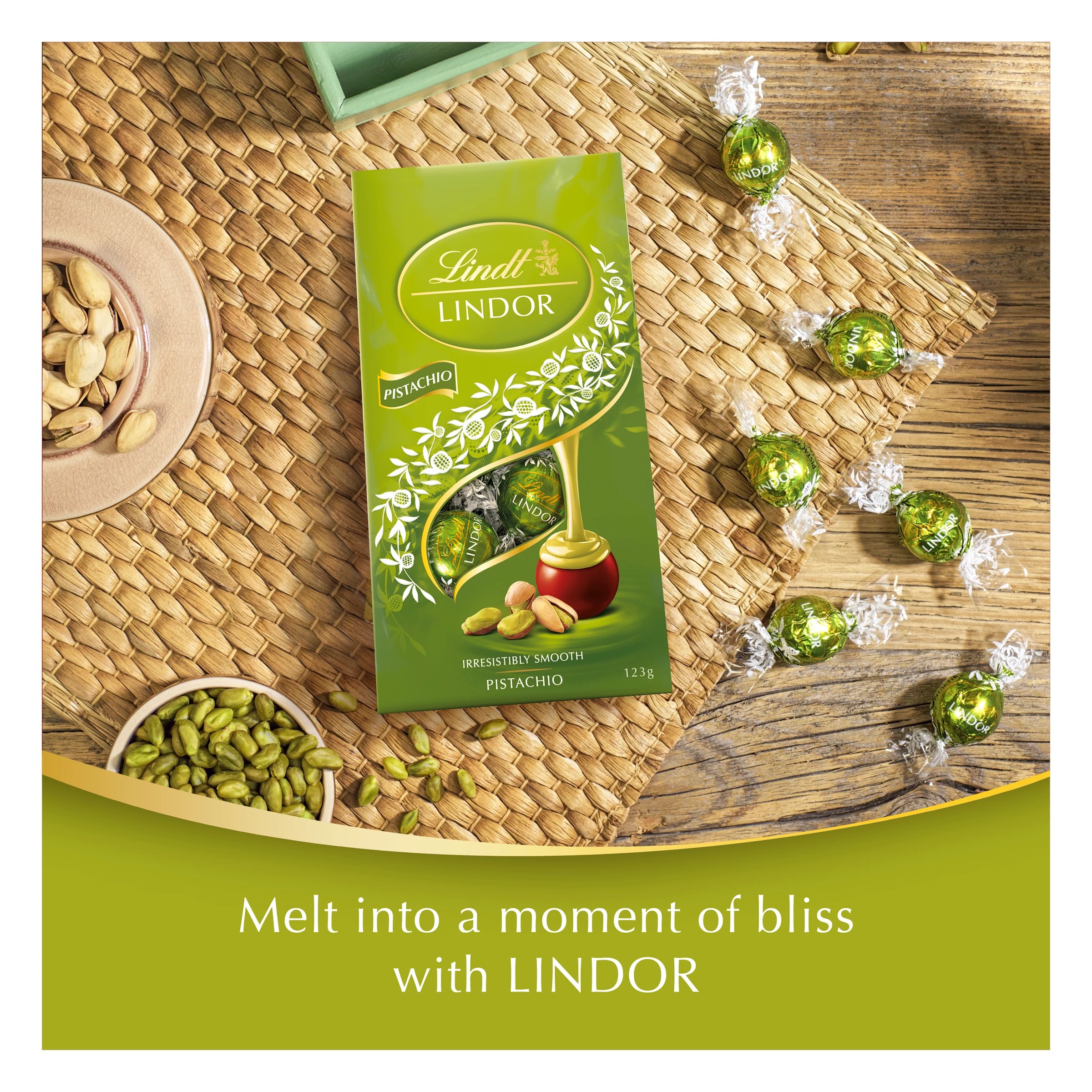 8 Lindt LINDOR Pistachio Milk Chocolate Bag 123g, 8 of 10