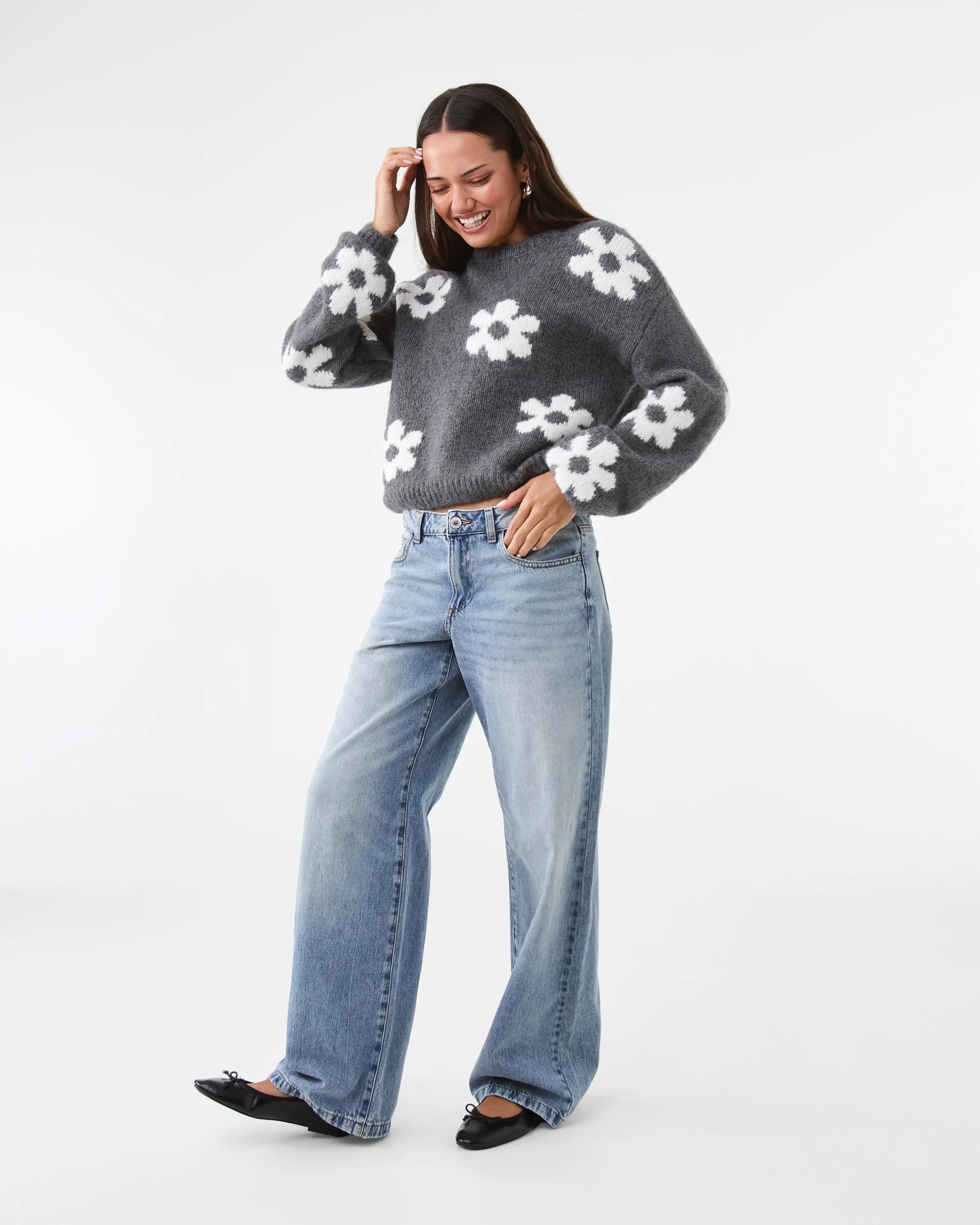 5 Low Rise Wide Leg Jeans Light Wash, 5 of 9