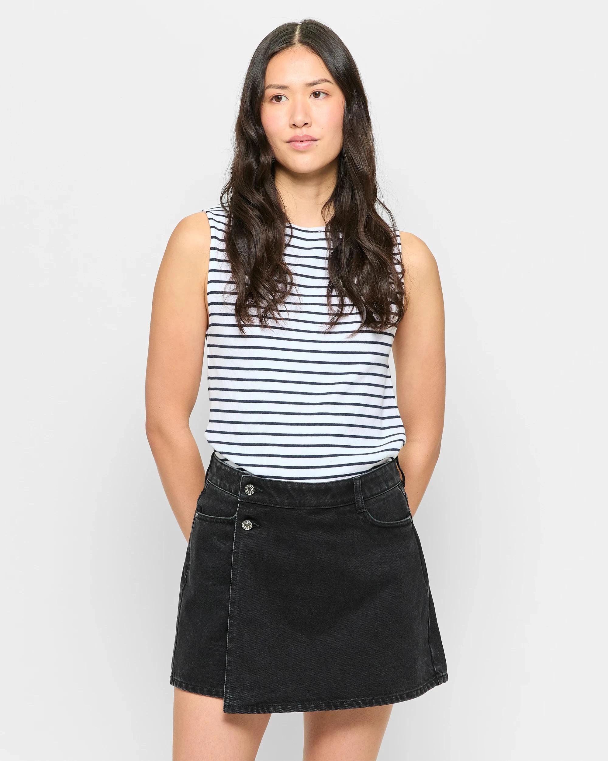 1 Target Denim Skort WORN BLACK WASH, 1 of 5