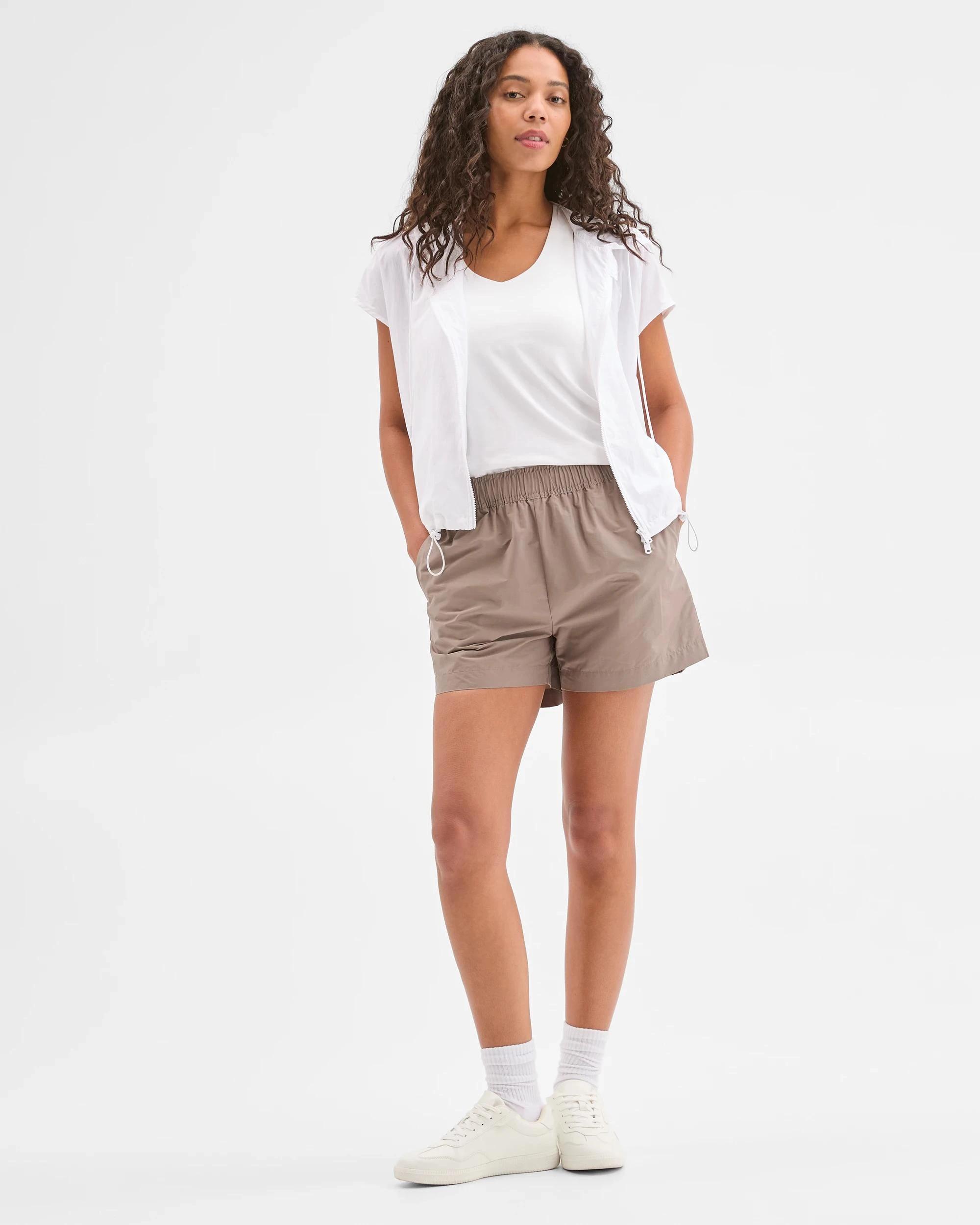 1 Target Active Lightweight Zip Through Vest WHITE, 1 of 6