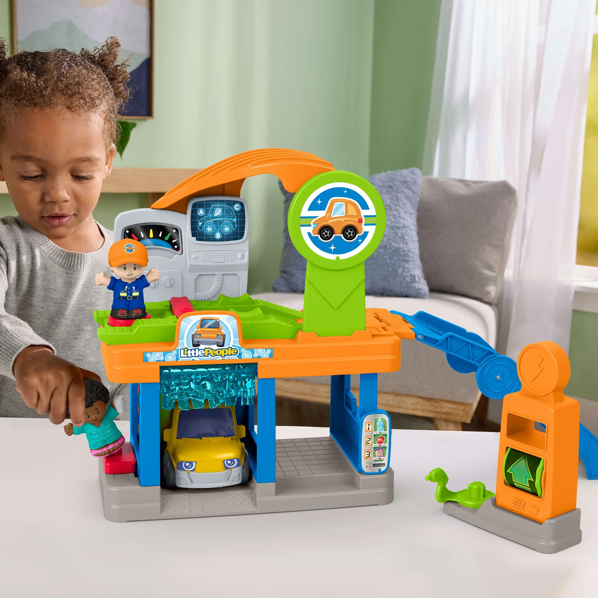 5 Fisher-Price Little People Fillin’ Fun Service Station Toddler Playset, 5 of 5