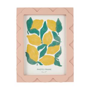 5in. x 7in. Scallop Frame - Pink