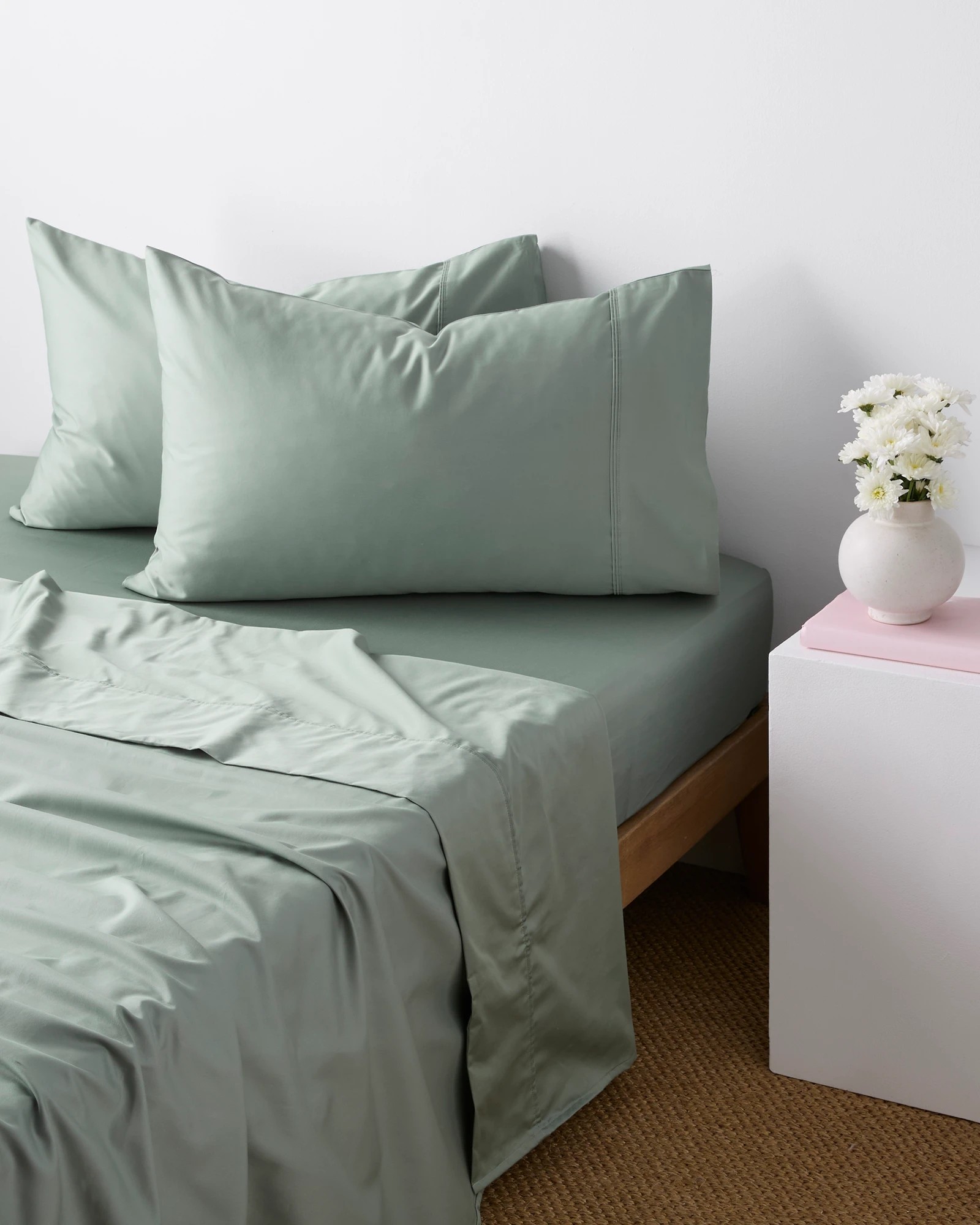 1 Target Egyptian Cotton 600 Thread Count Deep Sheet Set - Queen Bed - Green, 1 of 2