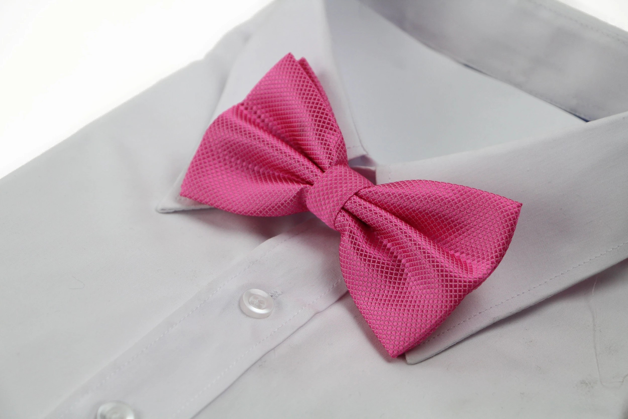 1 Zasel Mens Pink Plain Coloured Checkered Bow Tie, 1 of 2