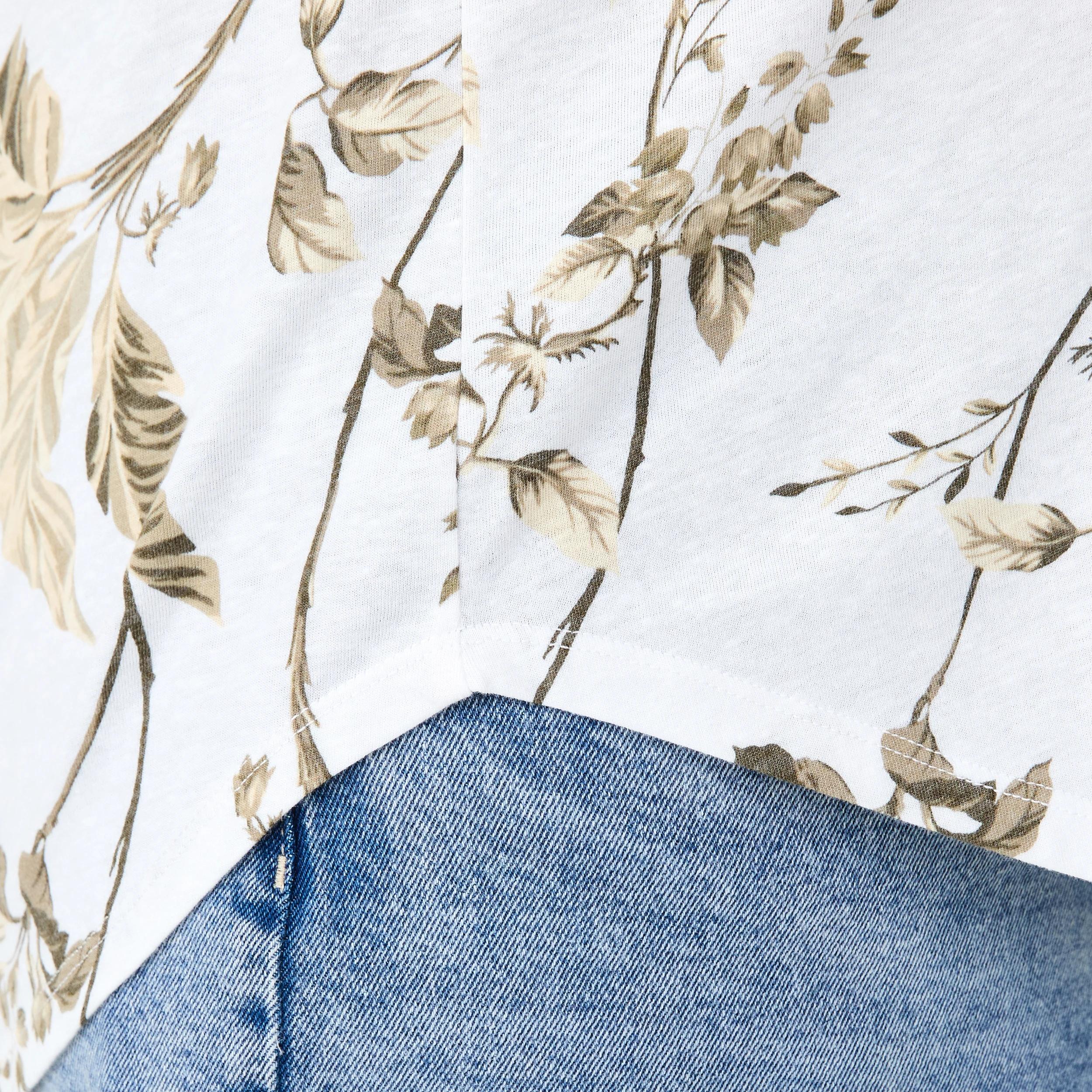 6 Curve Short Sleeve Print V-neck T-shirt Tropical, 6 of 6