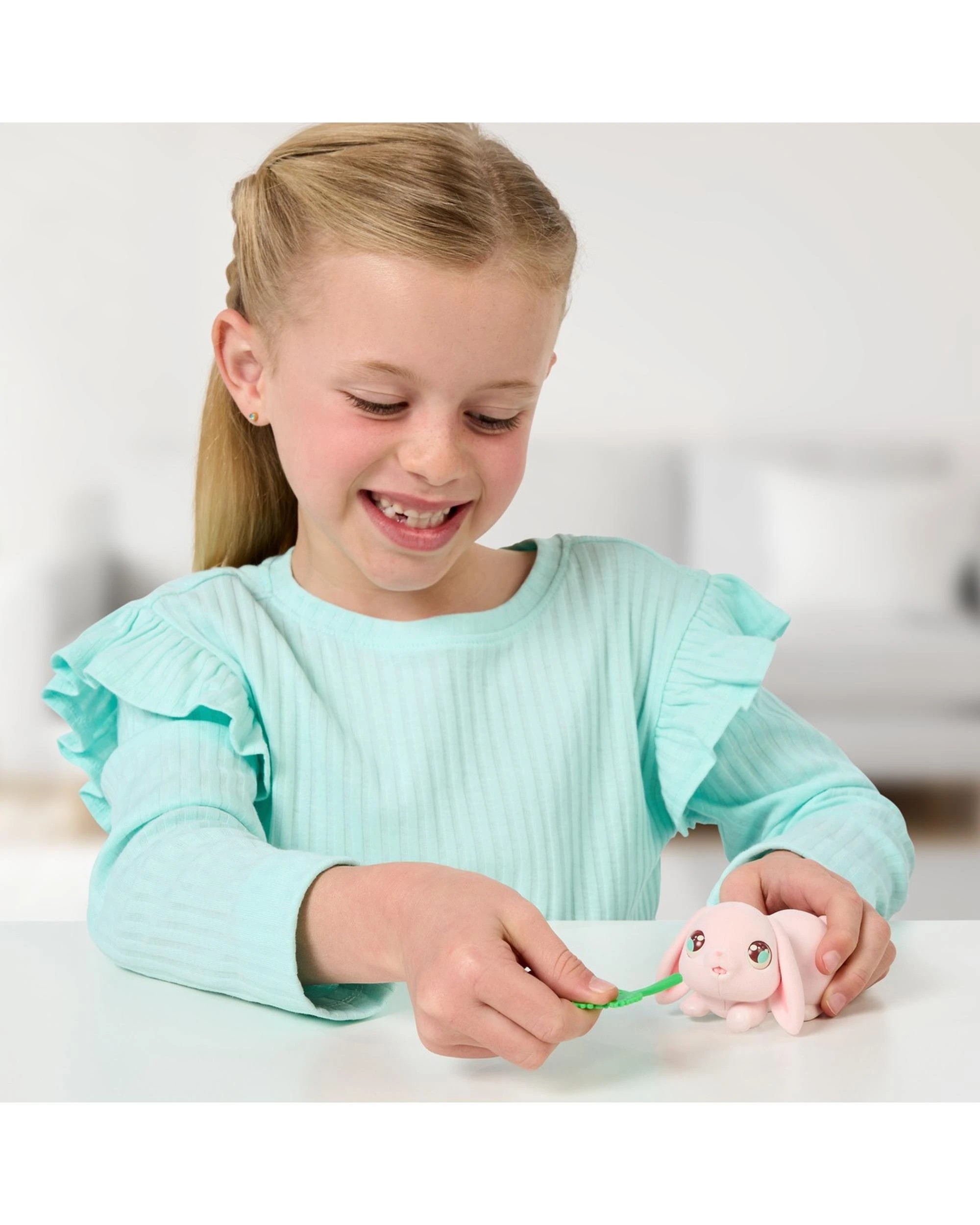 6 Little Live Pets Mama Surprise Minis Bunny S4 Playset, 6 of 10