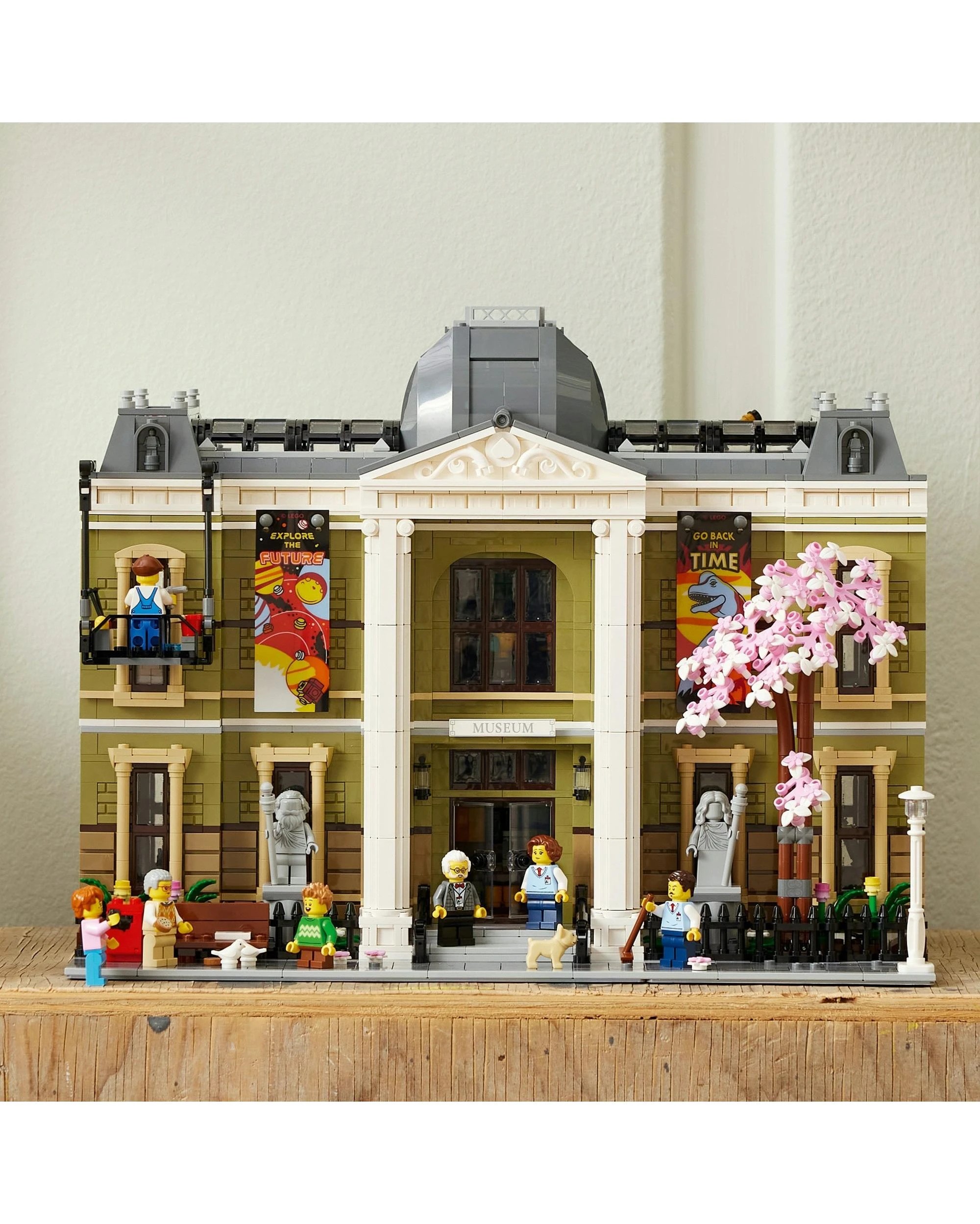 5 LEGO Icons Natural History Museum - 10326, 5 of 10