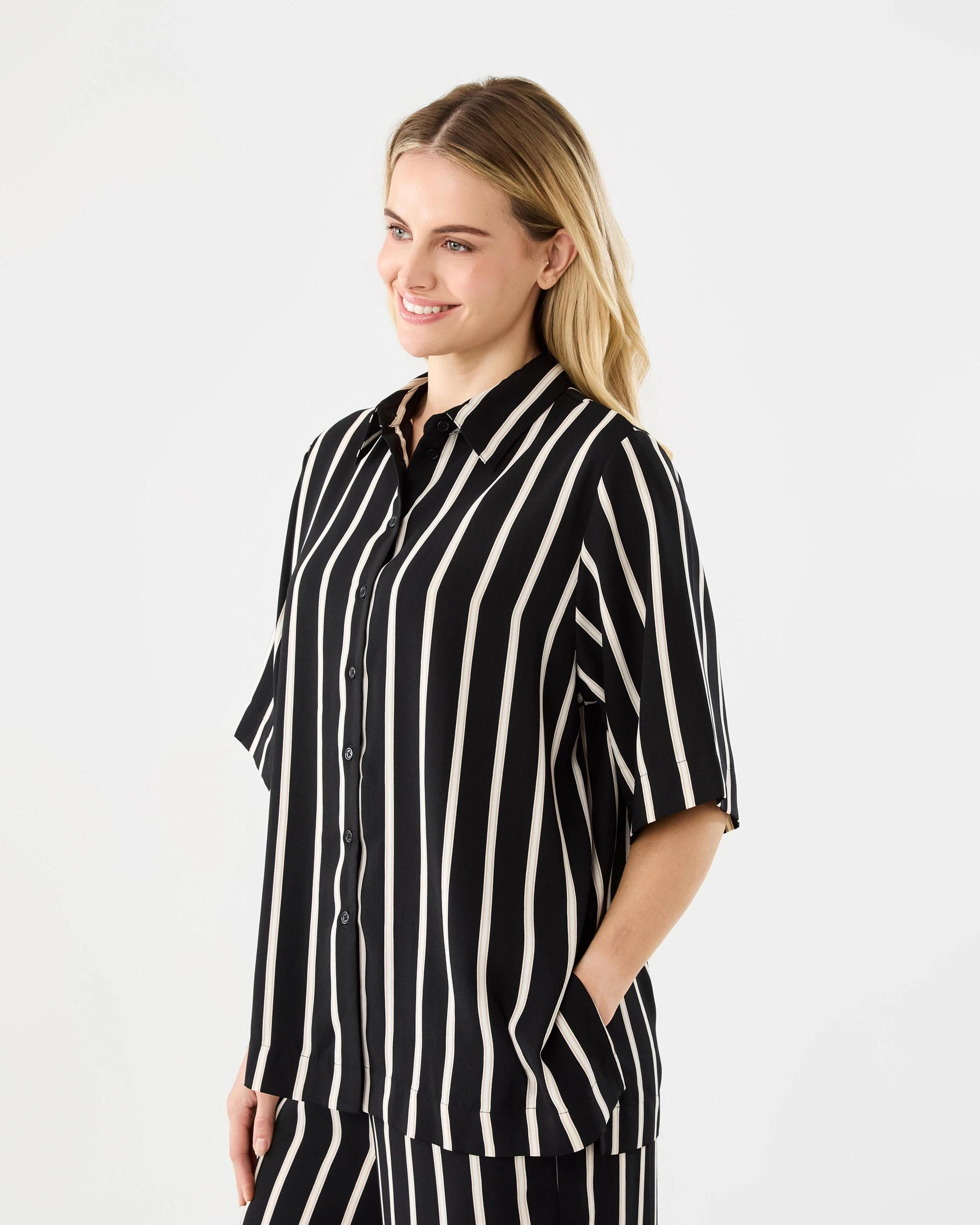 2 Short Sleeve Relaxed Print Shirt Strp Blk, 2 of 9