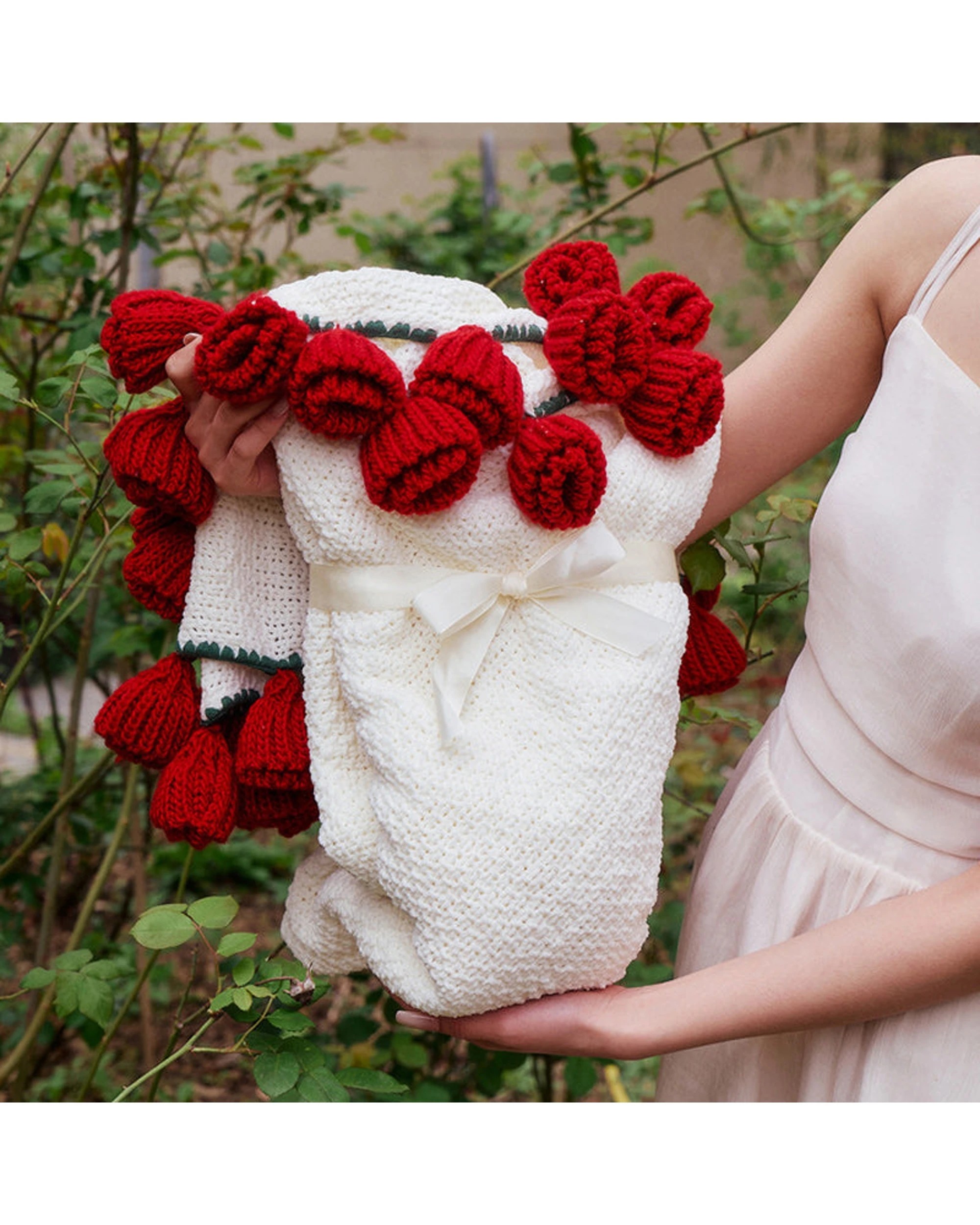 5 Cotton More Rose Bouquet Knitted Round Blanket Tassel 150cm - Red, 5 of 5