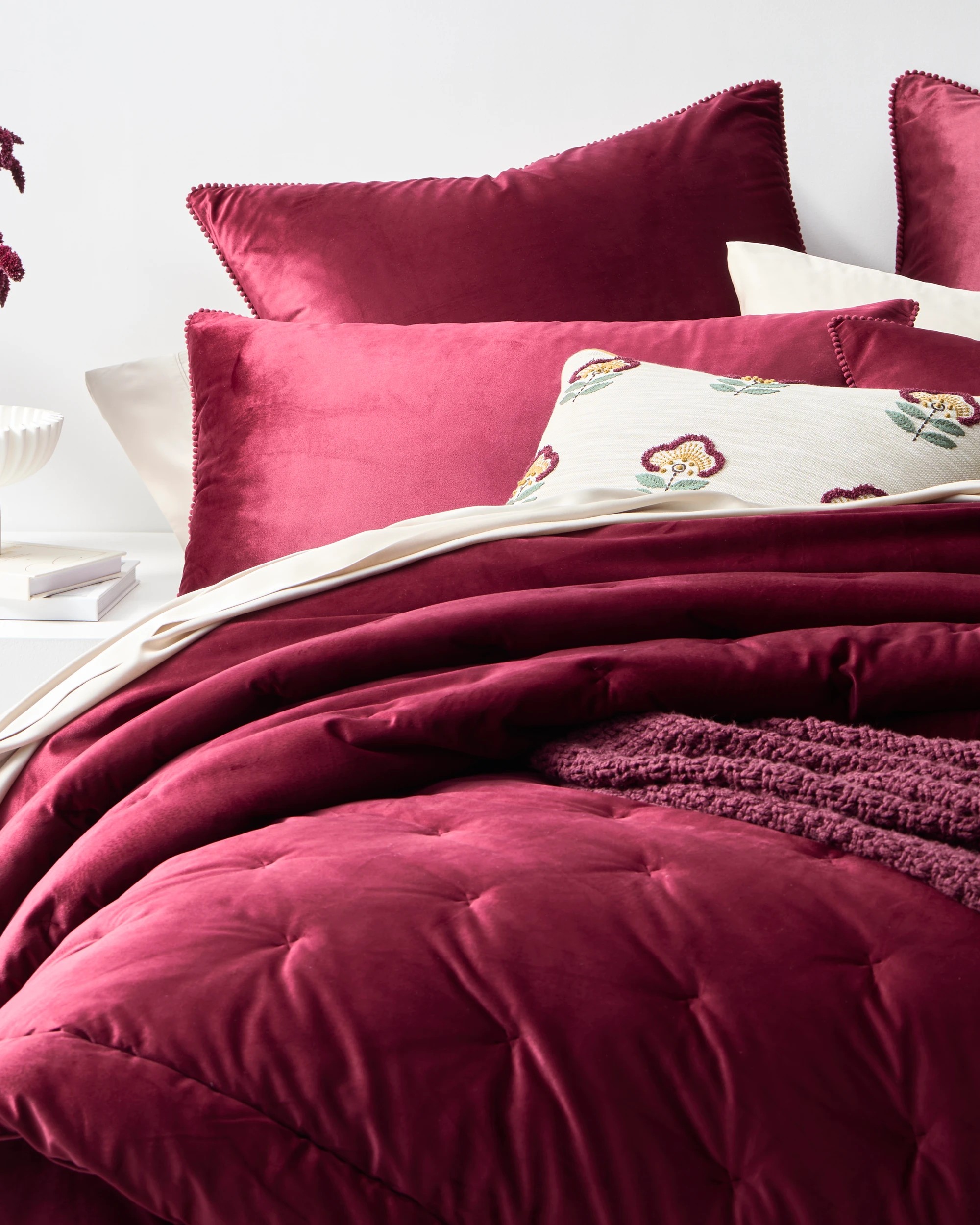 3 Target Lacy Velvet Comforter - Super King Bed - Red, 3 of 3