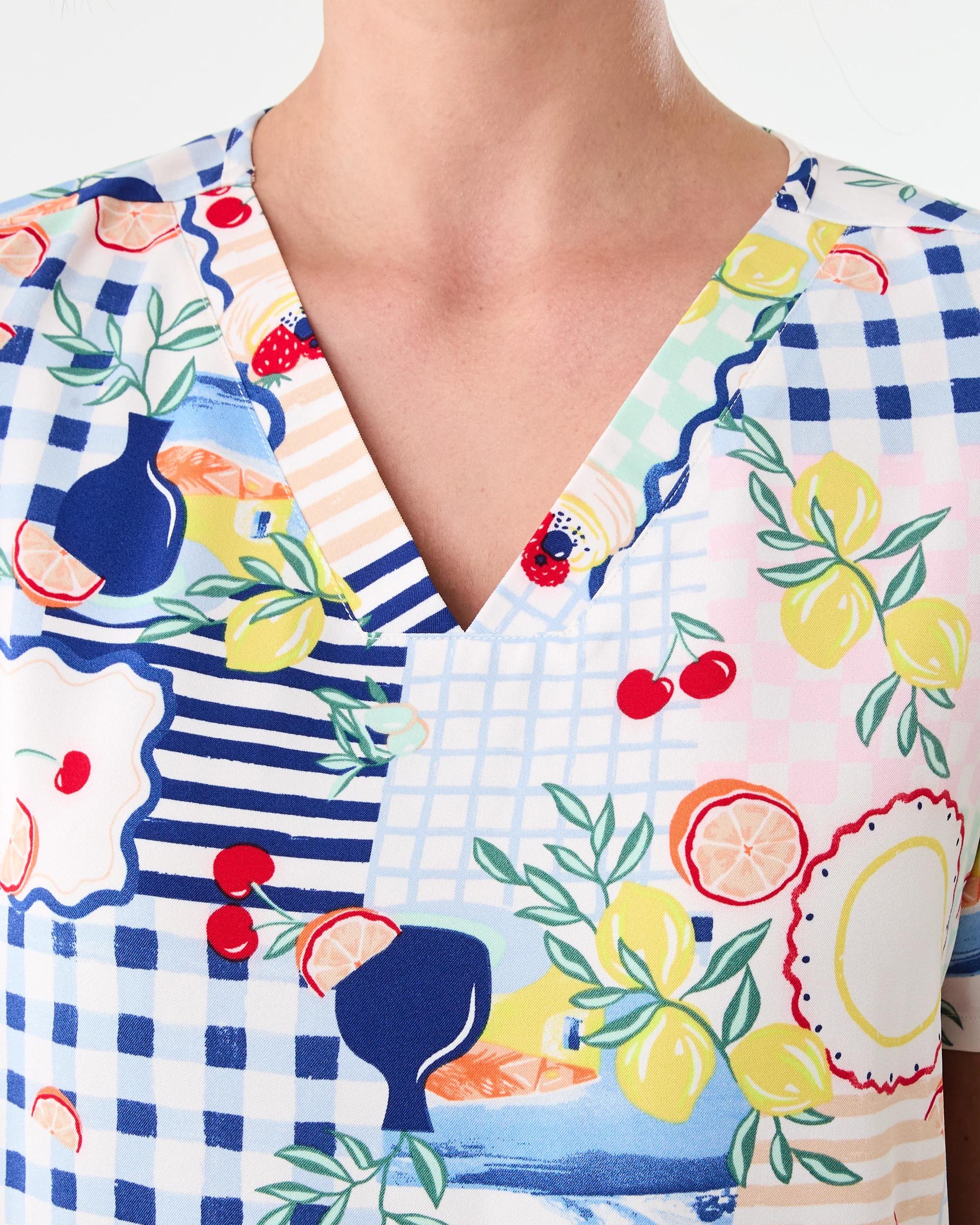 5 Workwear Print Scrub Top Wht Picnic, 5 of 7