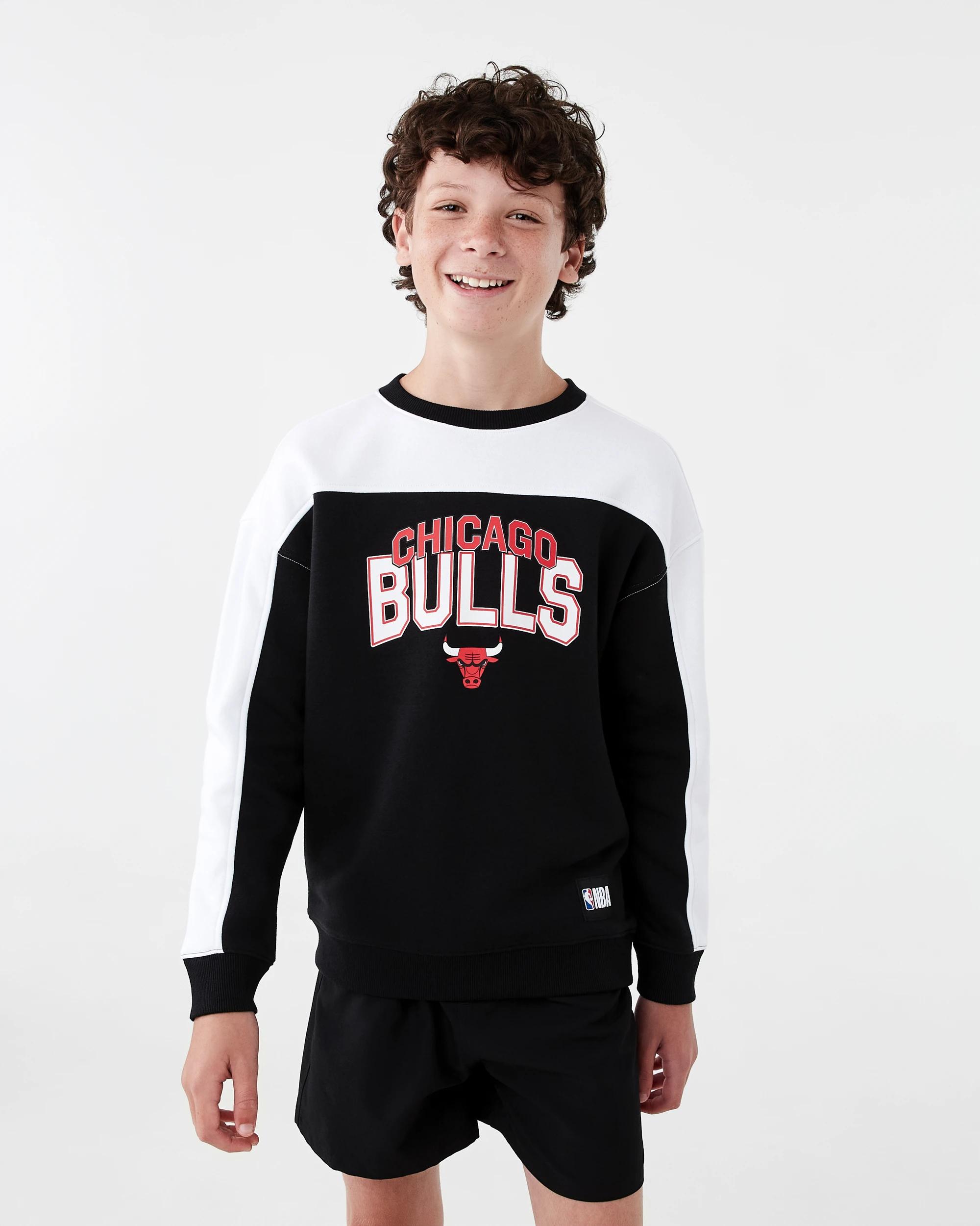 1 Kids NBA Fleece Crew Neck Top Bulls 7d47, 1 of 8