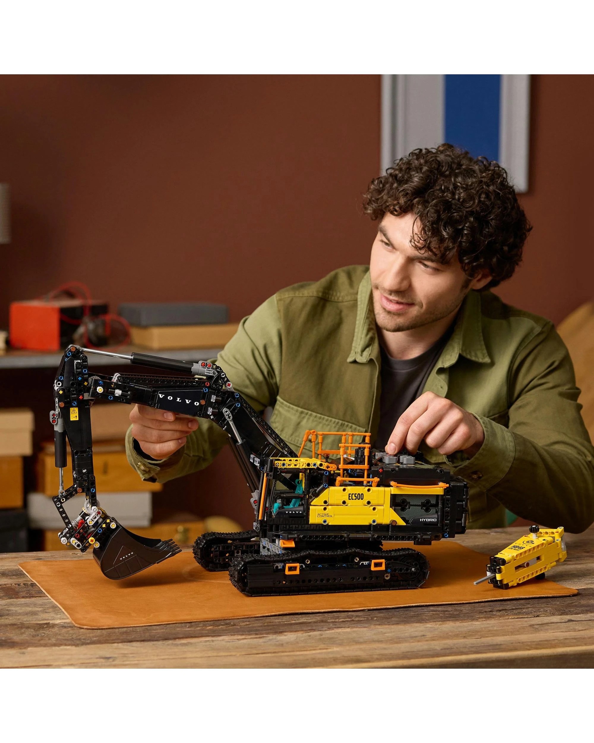 5 The LEGO Group LEGO Technic Volvo EC500 Hybrid Excavator - 42215, 5 of 10