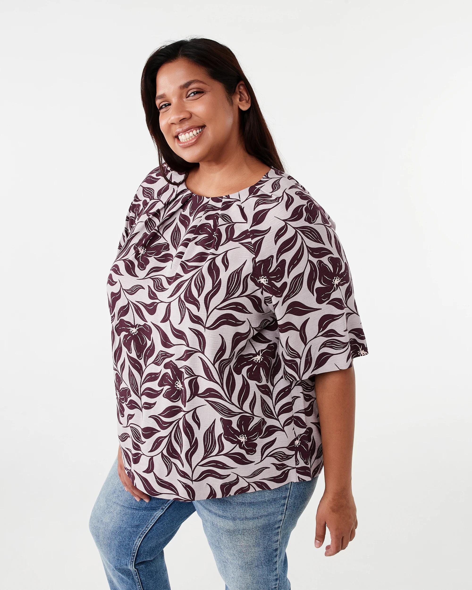 2 Curve Short Sleeve Tuck Top Flrl Small, 2 of 7