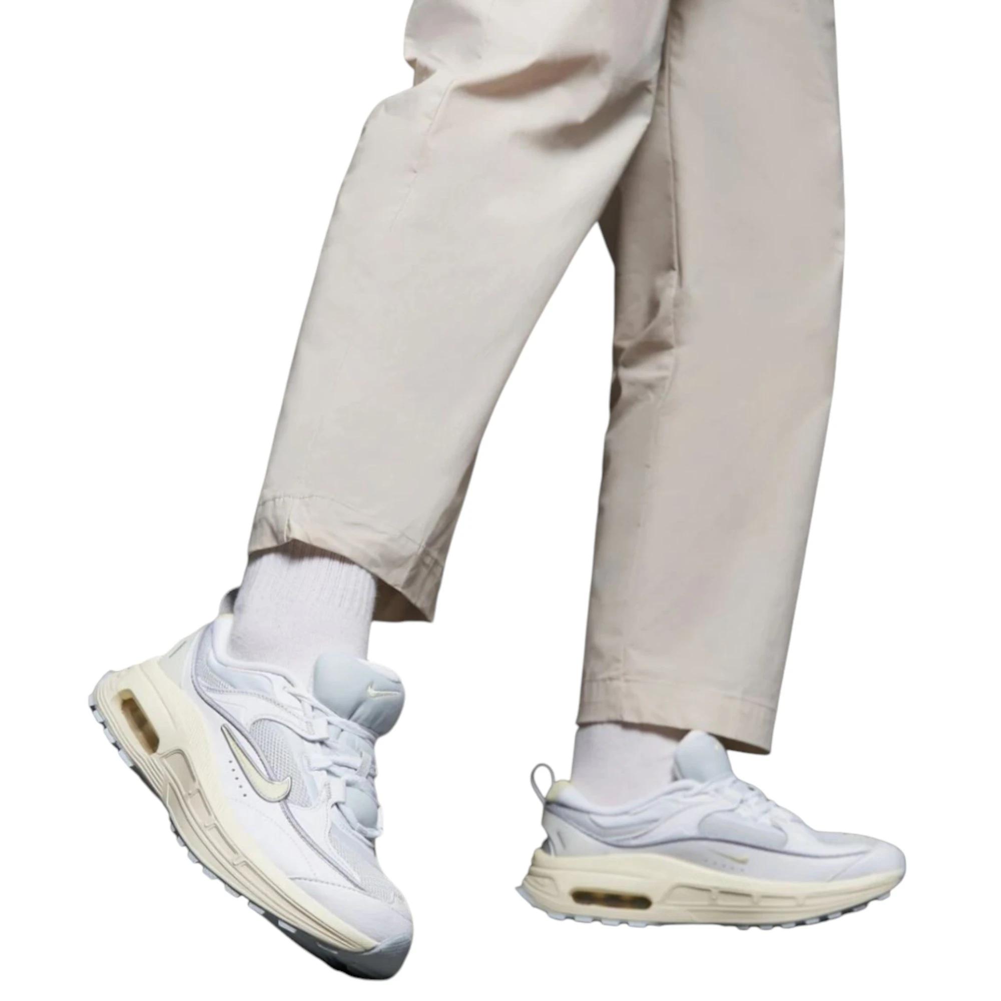 3 Nike Womens Air Max Bliss White Trainers Athletic Running Shoes WHITE, 3 of 6