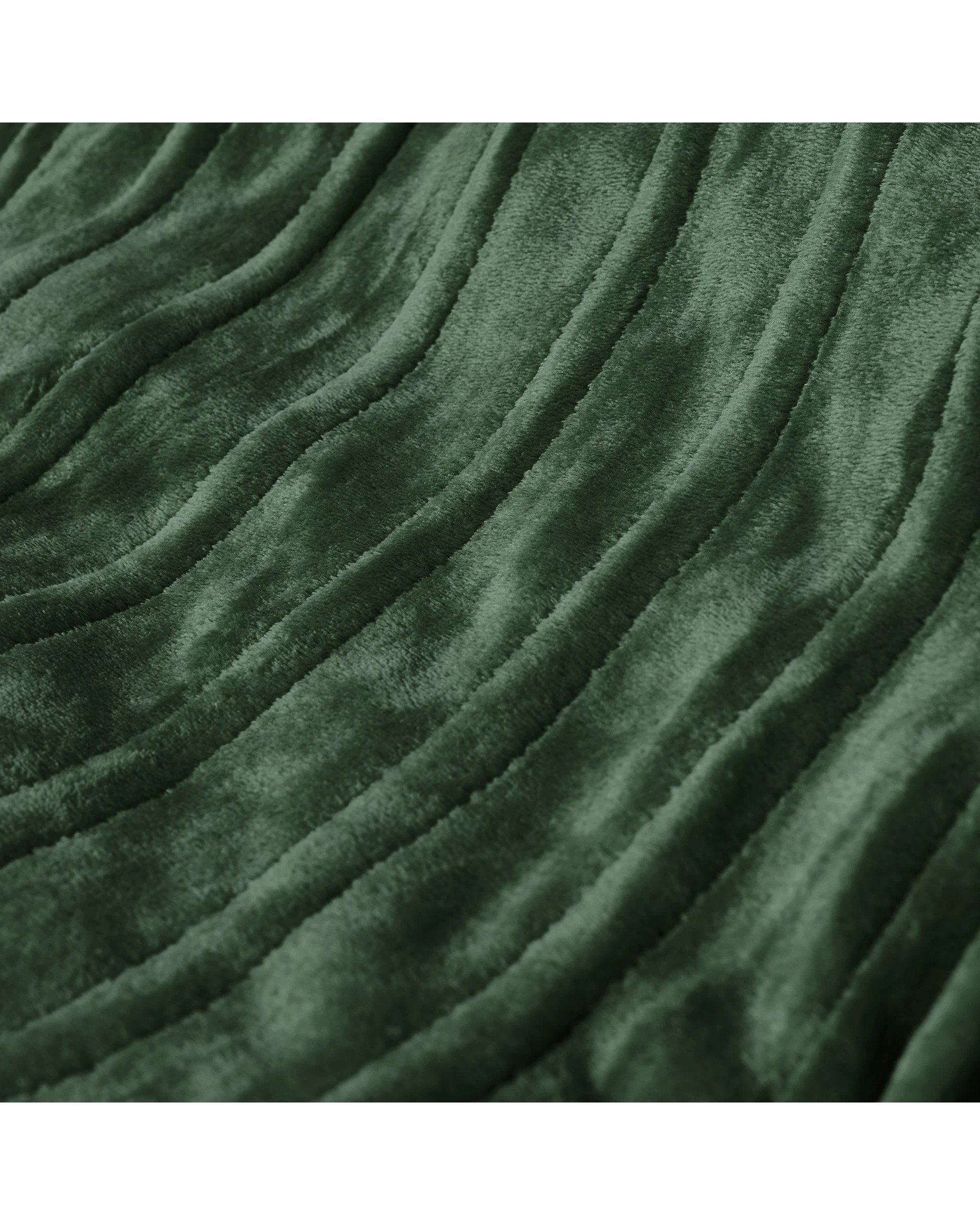 5 Dreamaker Cirra Chunky Embossed Fleece Heated Throw 130x160cm - Emerald Green, 5 of 10