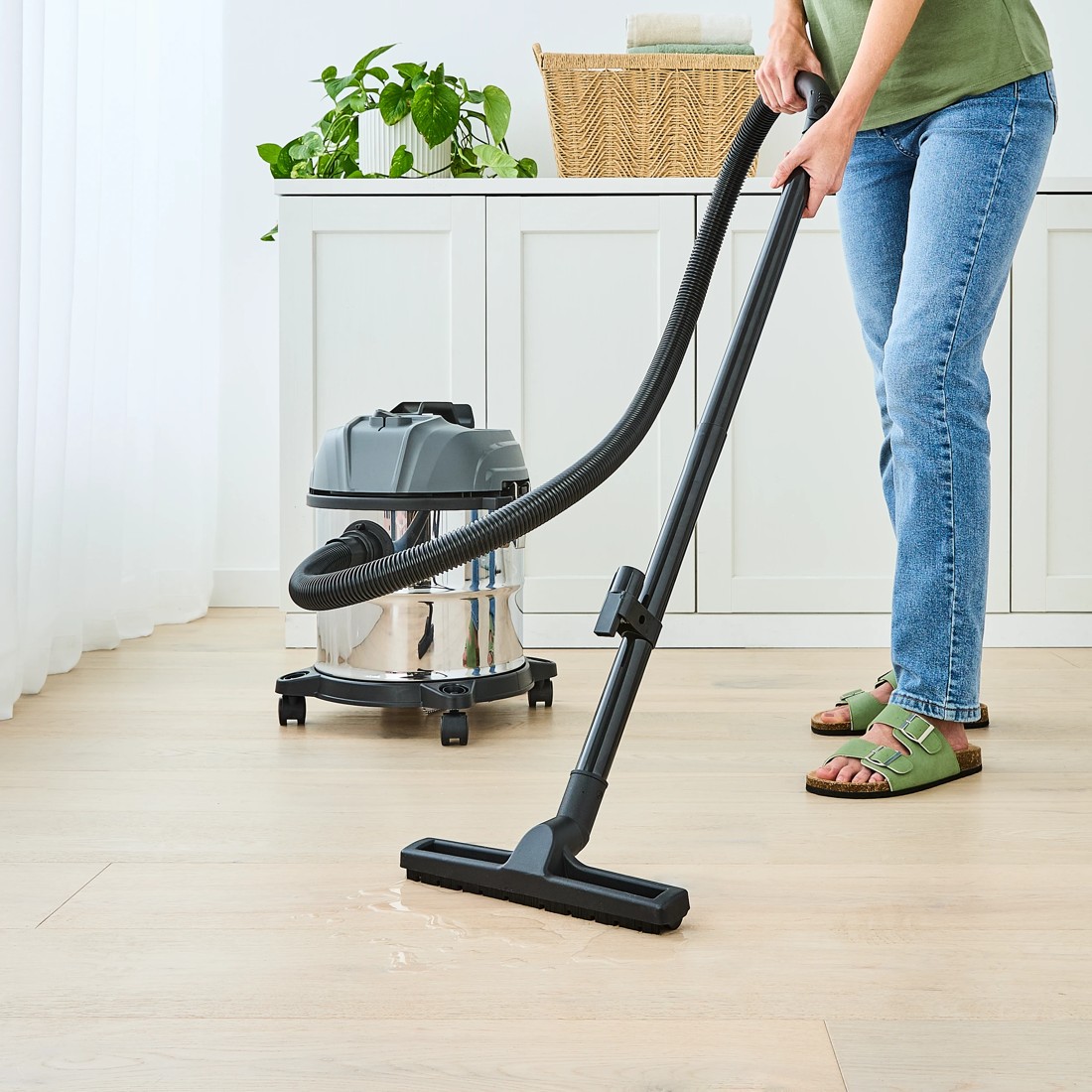 1 Wet and Dry Vacuum Cleaner, 1 of 10