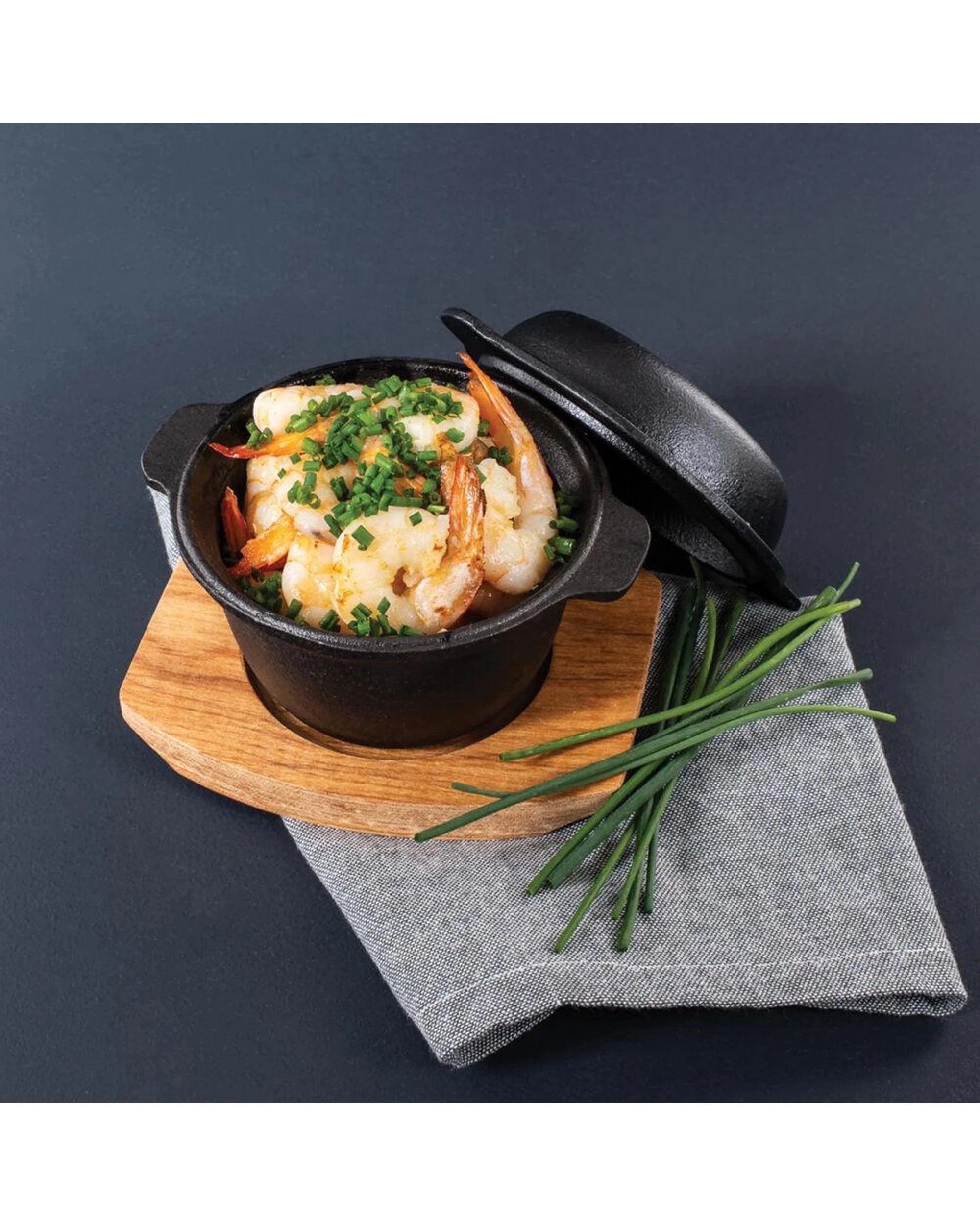 3 Pyrolux Pyrocast Garlic Pot with Maple Tray 11.8cm, 3 of 3