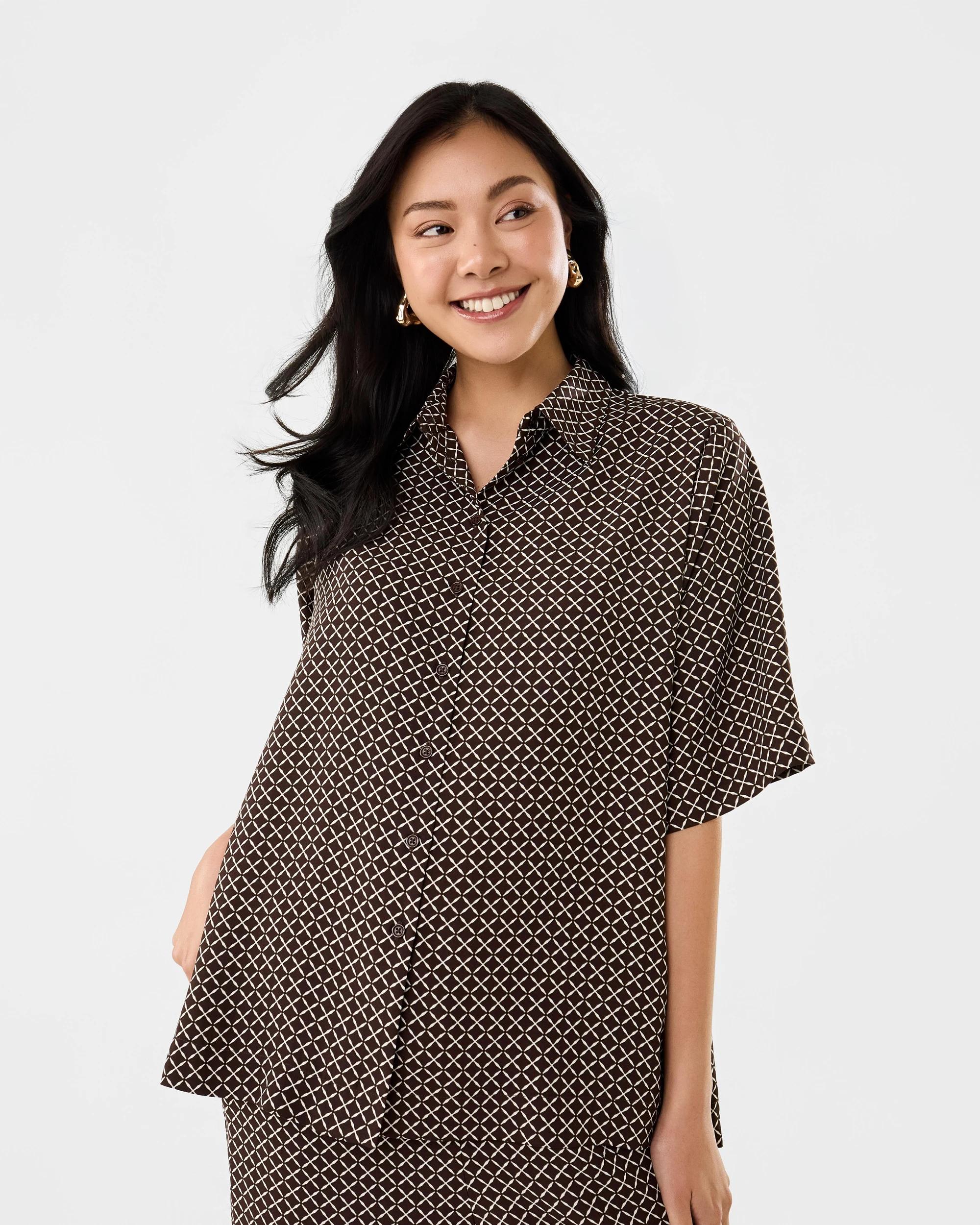 1 Short Sleeve Relaxed Print Shirt Mono Tile, 1 of 9
