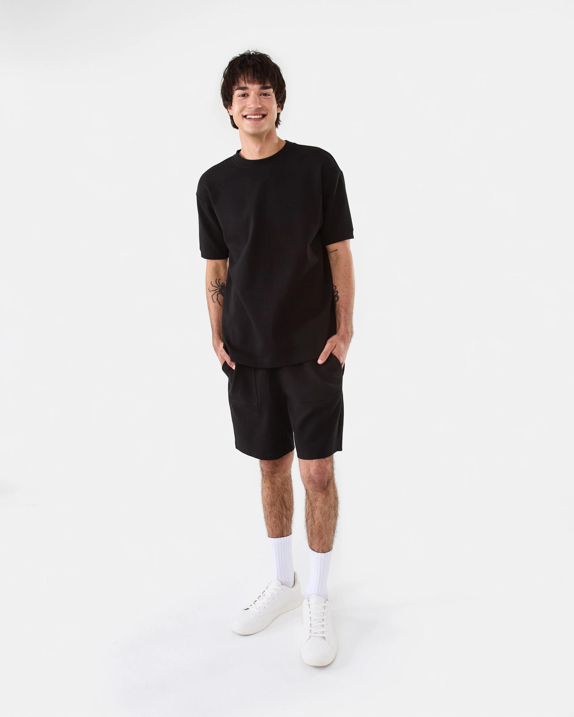 2 Oversized Interlock T-shirt Black, 2 of 6