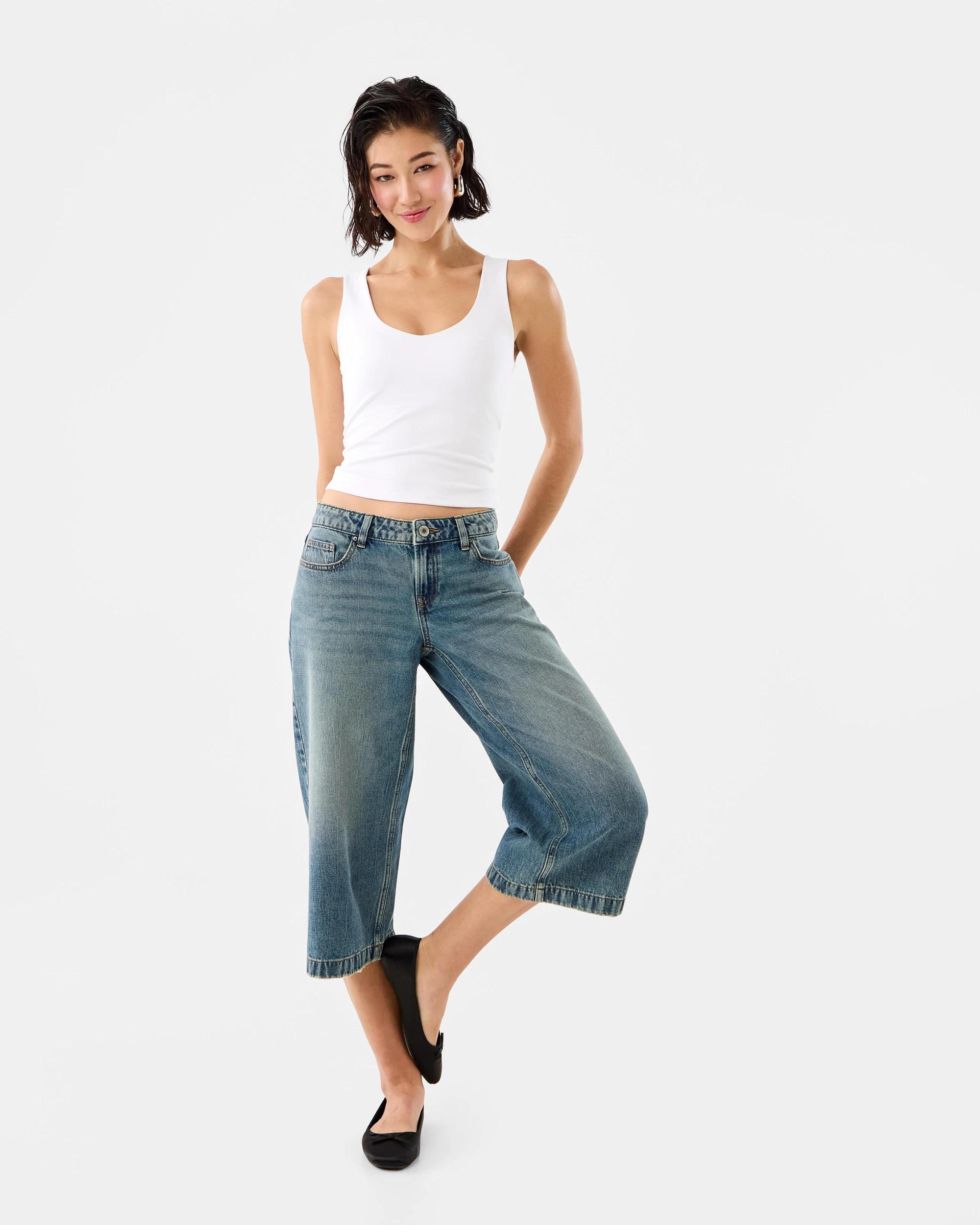 2 Contour V-Neck Shelf Tank White, 2 of 8