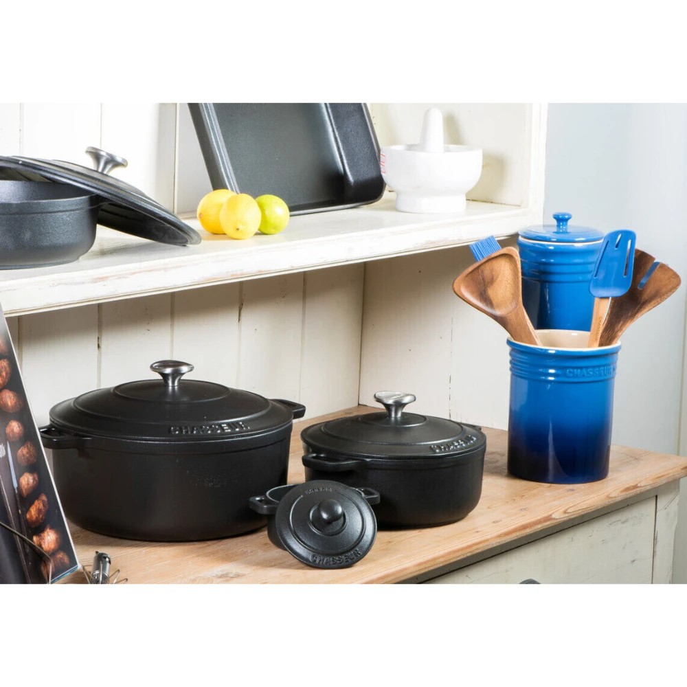 2 Chasseur 26cm Round French Oven - Black, 2 of 2