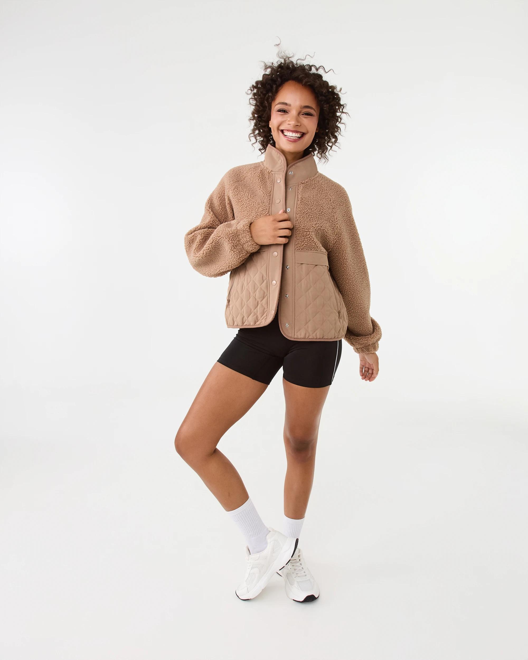 2 Active Womens Contrast Sherpa Quilted Jacket Mud Mush, 2 of 9