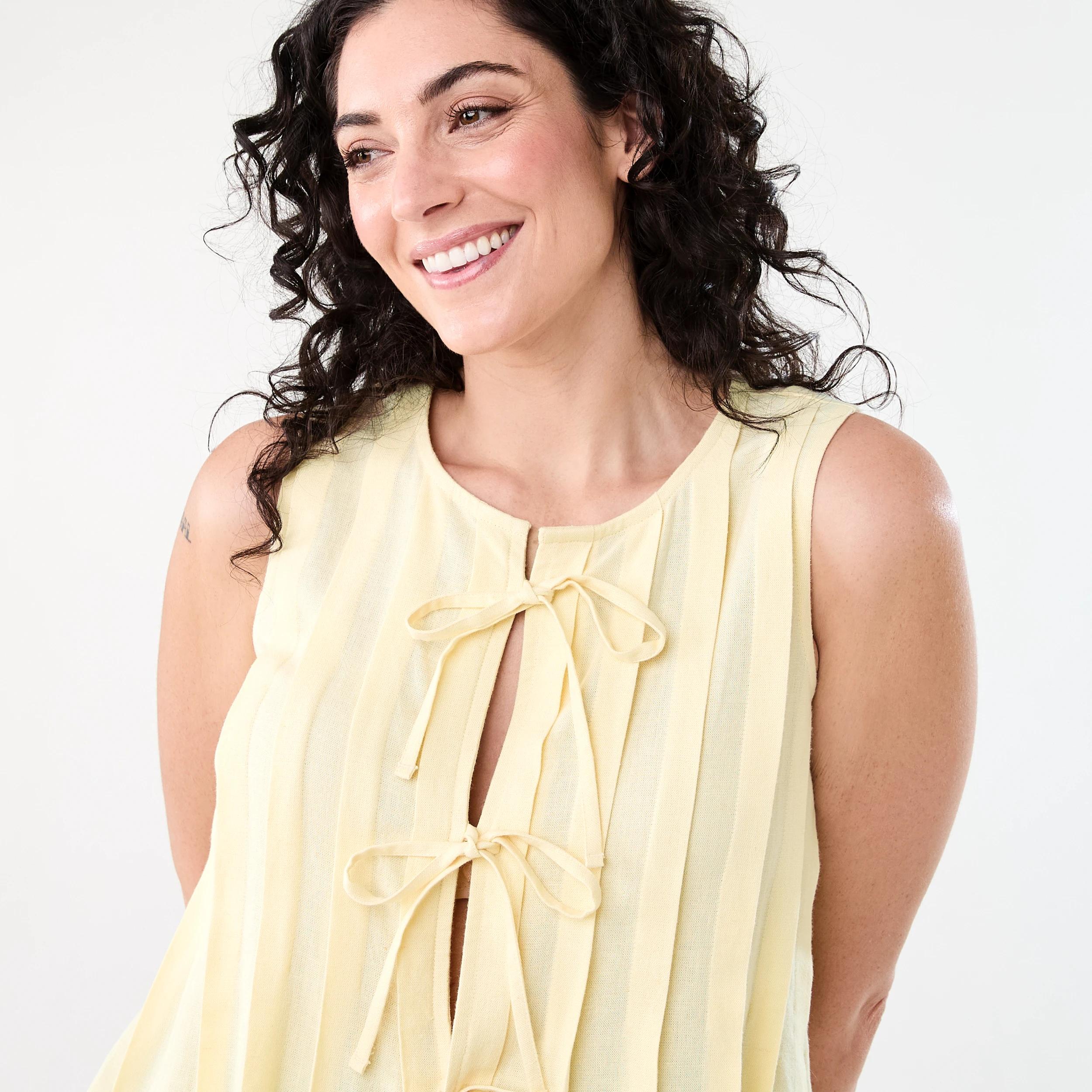 4 Sleeveless Pleated Tie Front Top Fln Yellow, 4 of 5