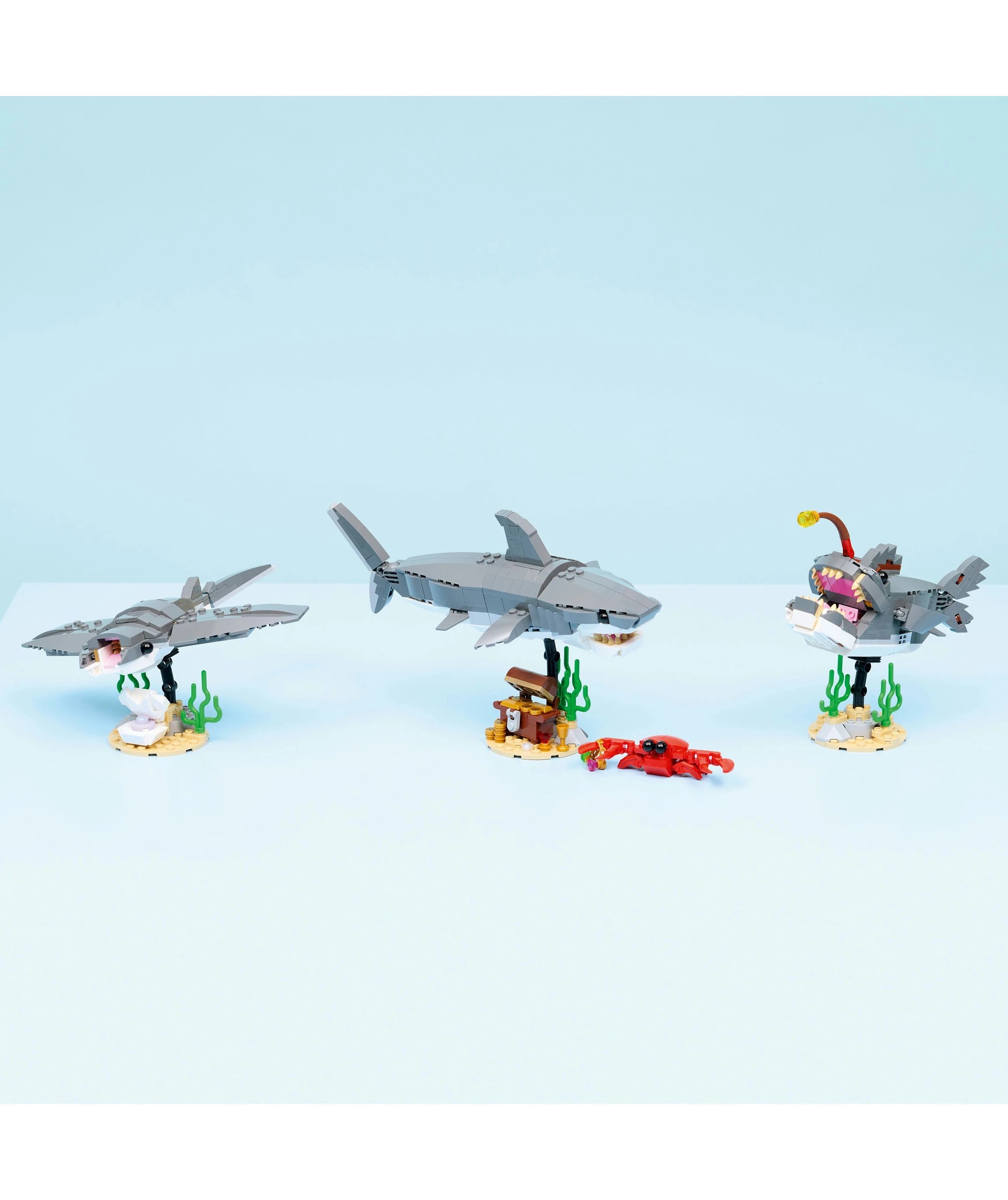 9 LEGO Creator 3 in 1 Fierce Shark with a Treasure Chest 31381, 9 of 10