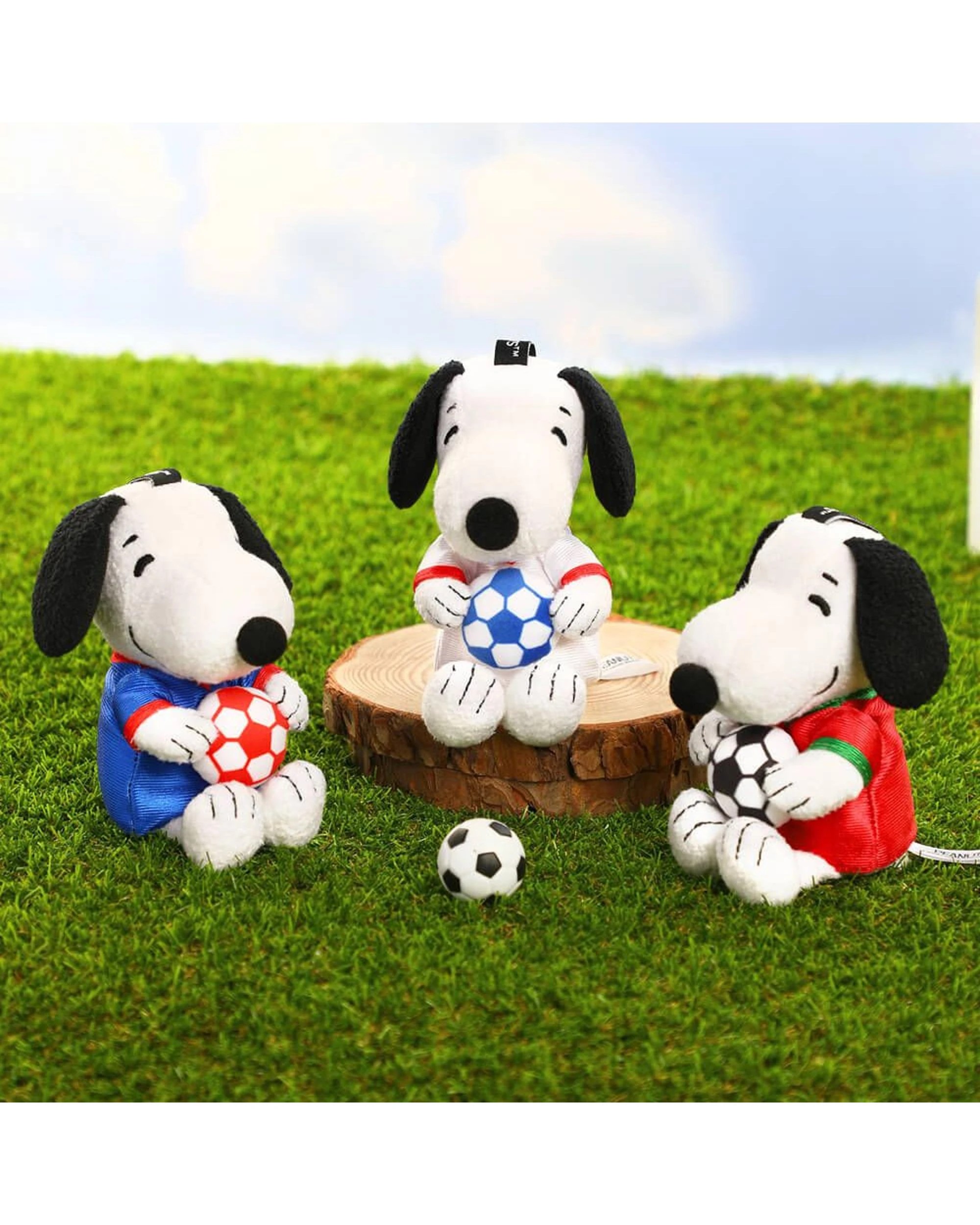 4 Peanuts Soccer Series Plush Keychain Blind Box, 4 of 9